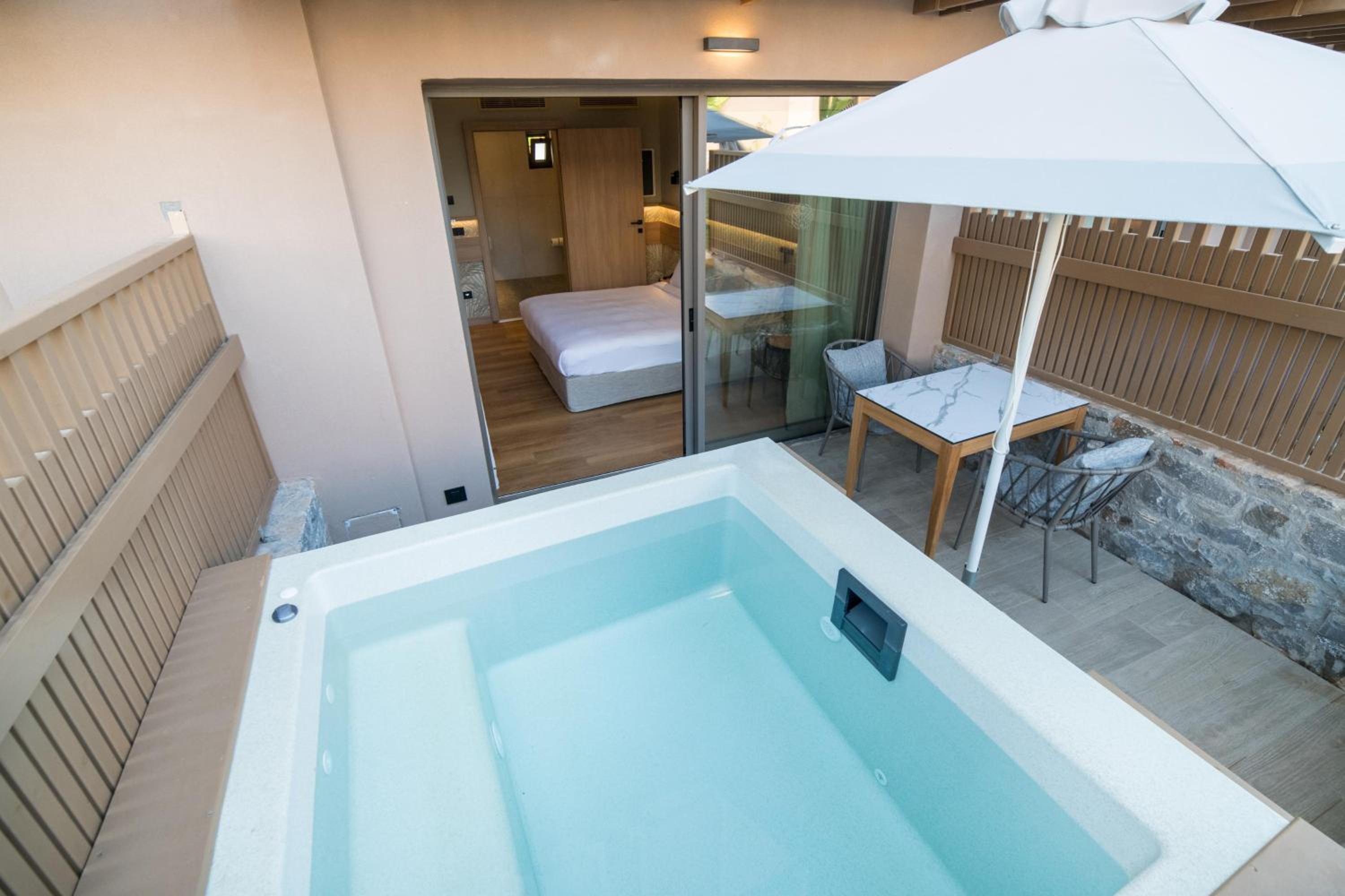 Classic Double Room with Outdoor Hot Tub - Photo 20