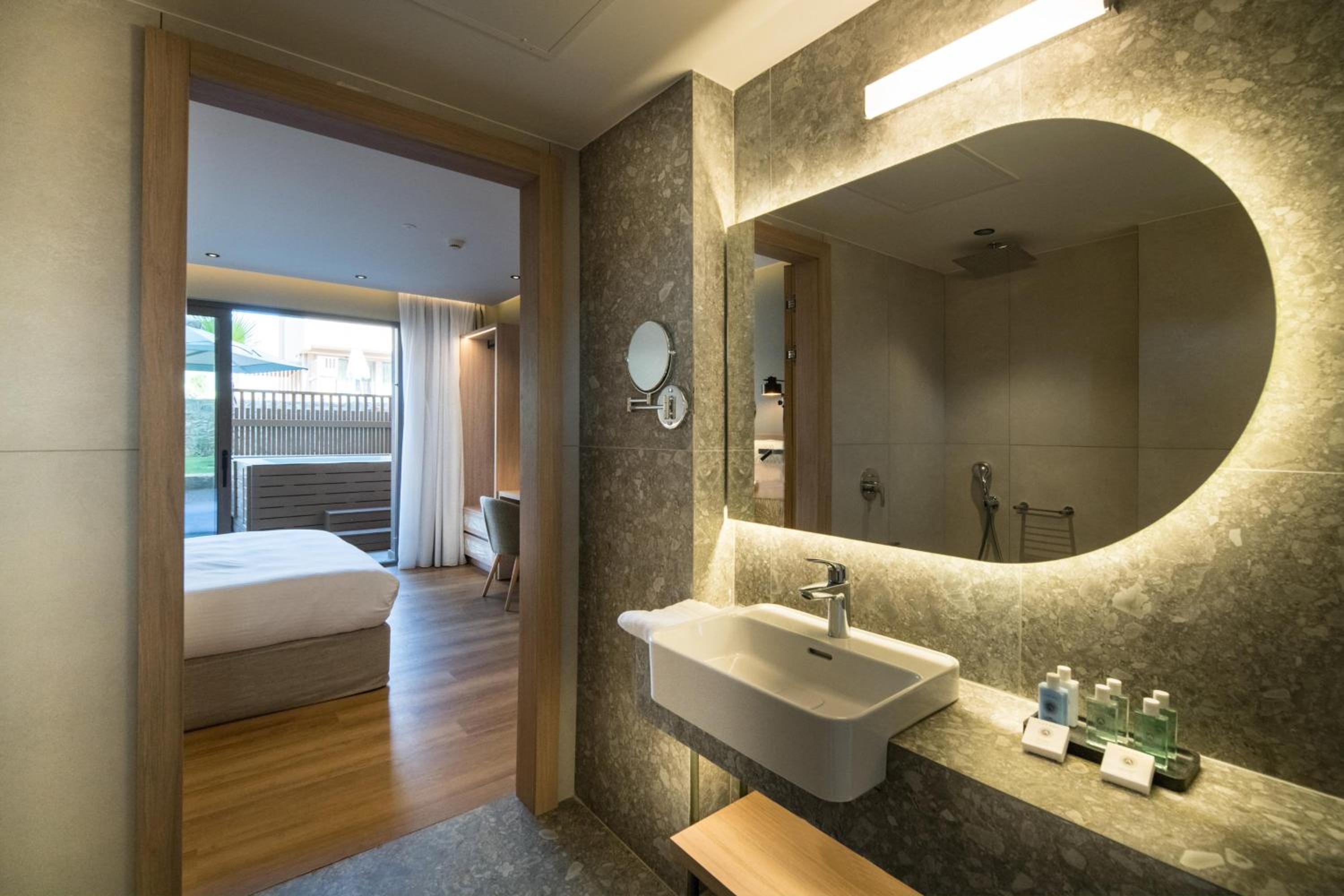 Classic Double Room with Outdoor Hot Tub - Photo 18