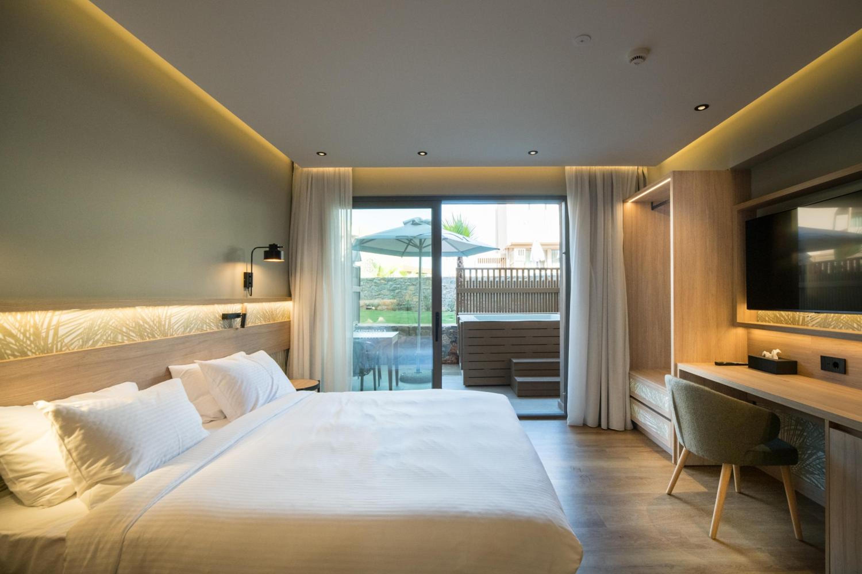 Classic Double Room with Outdoor Hot Tub - Photo 17