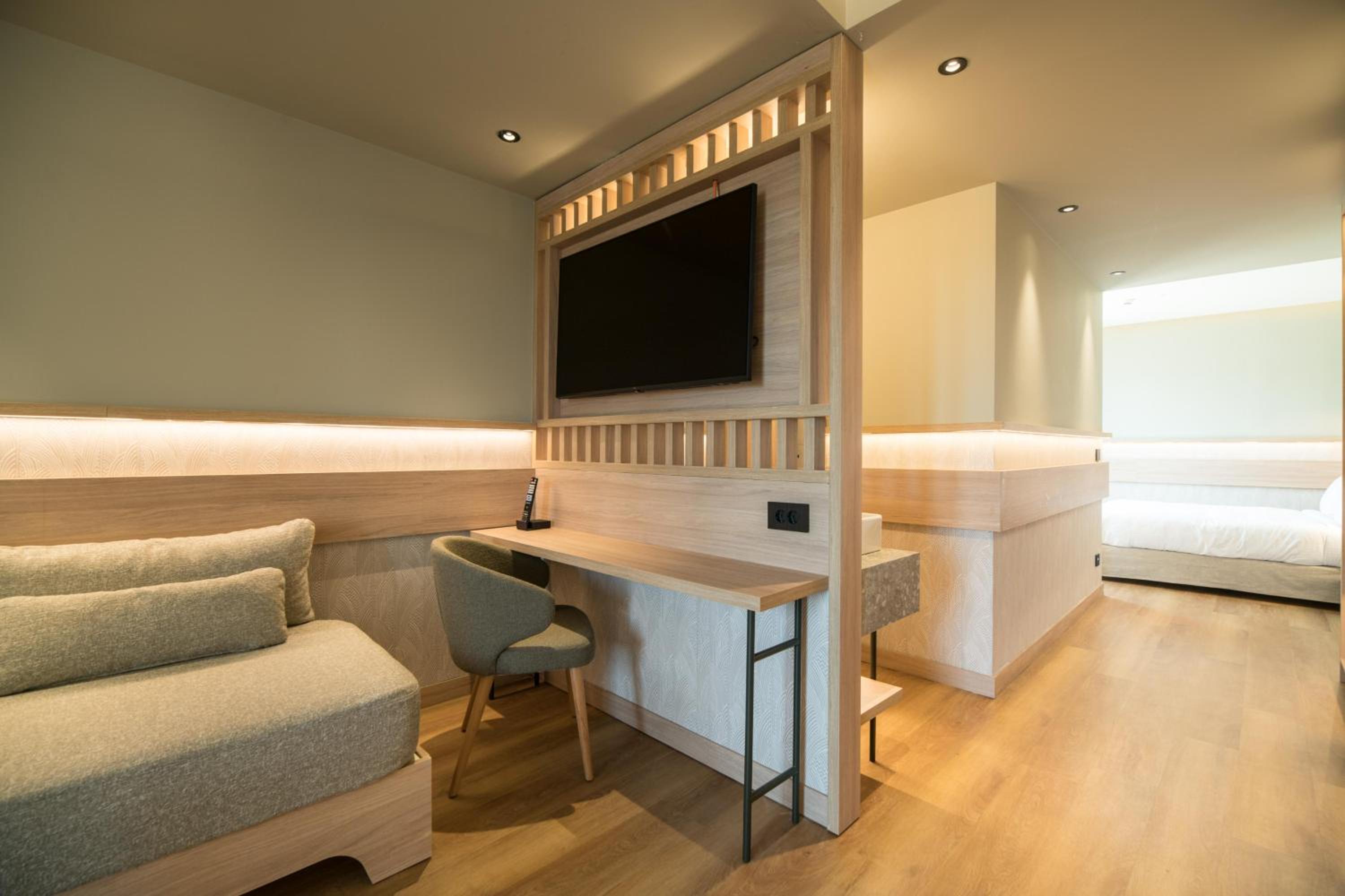 Classic Family Room - Photo 7