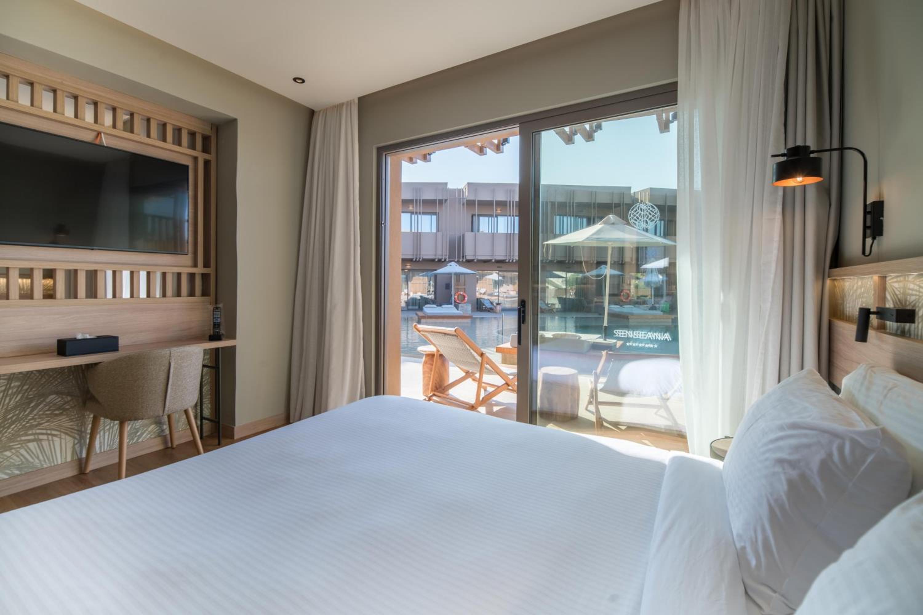Petite Suite with Pool Access - Photo 11