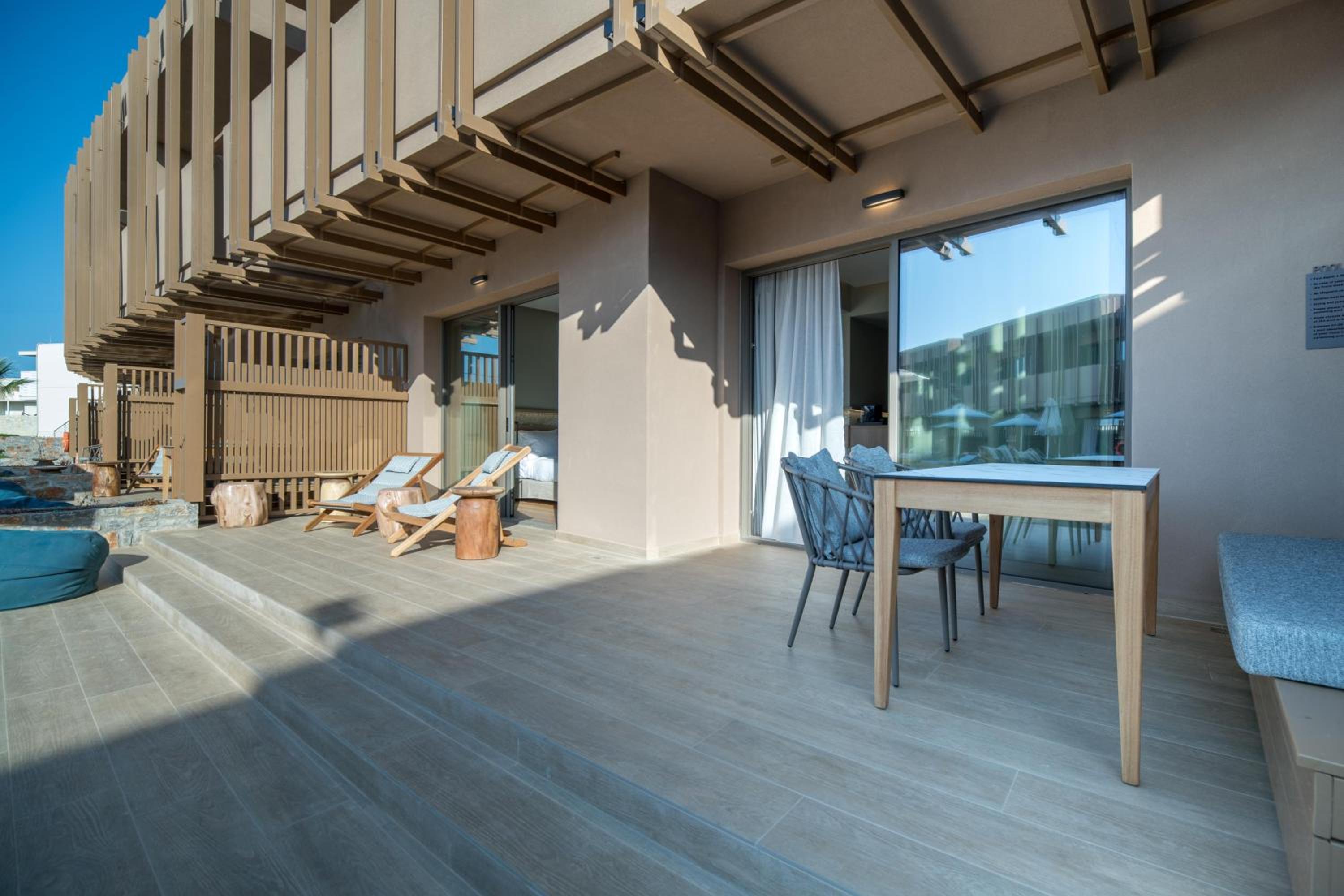 Petite Suite with Pool Access - Photo 10