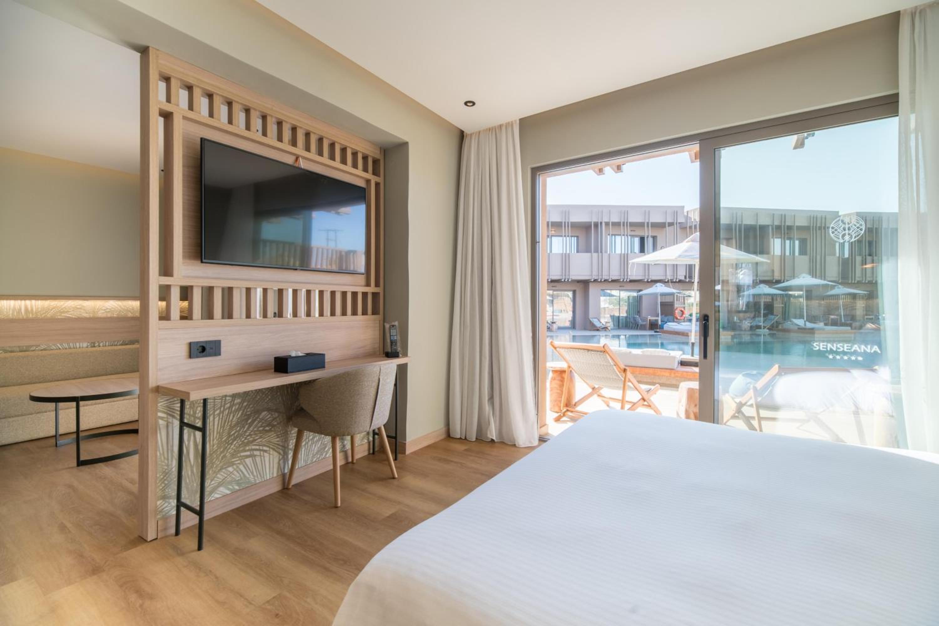 Petite Suite with Pool Access - Photo 23