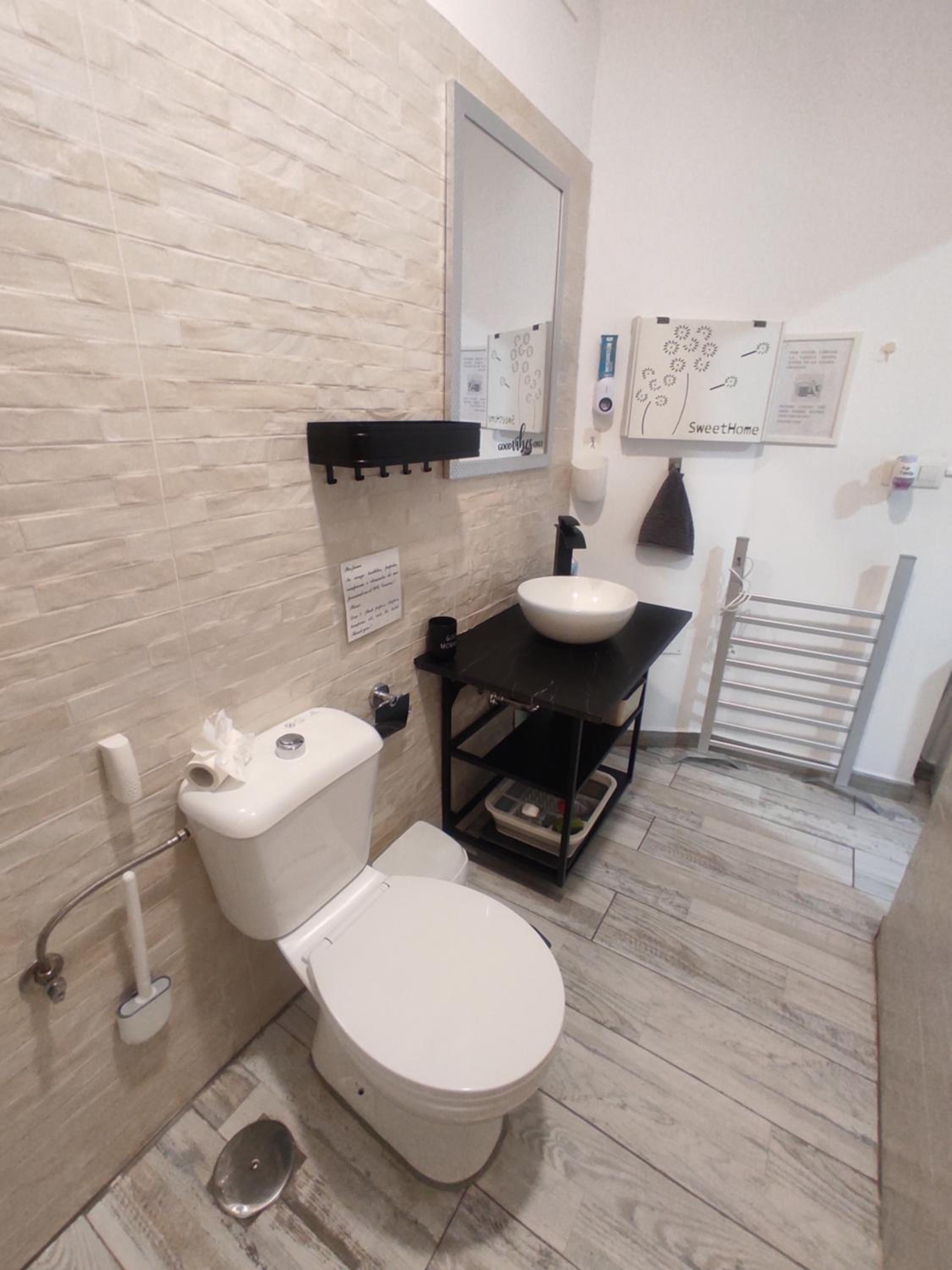 Studio Apartment - Photo 23