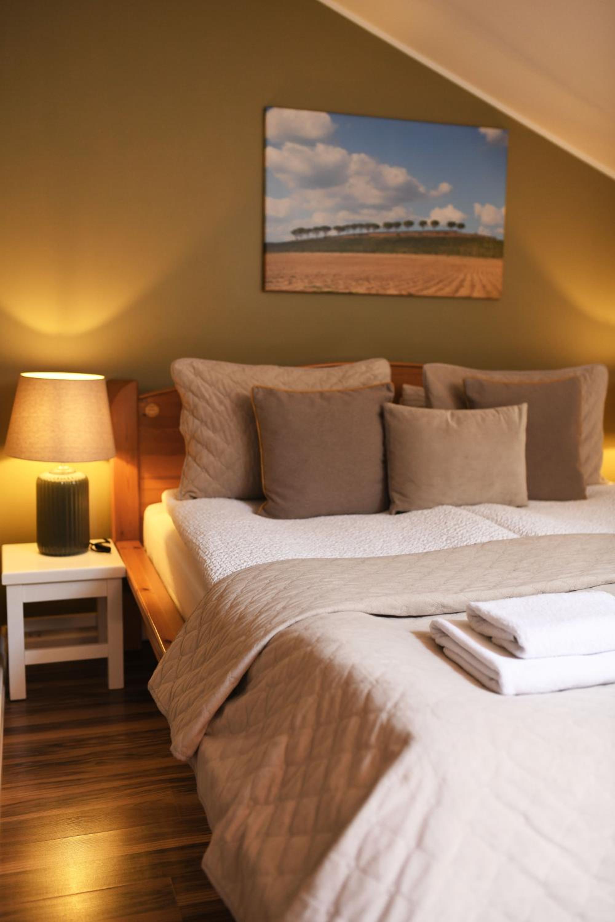 Standard Double Room - Photo 8