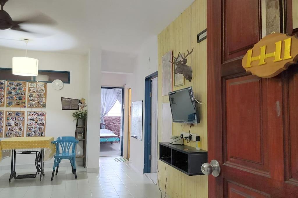 Three-Bedroom Apartment photo 1