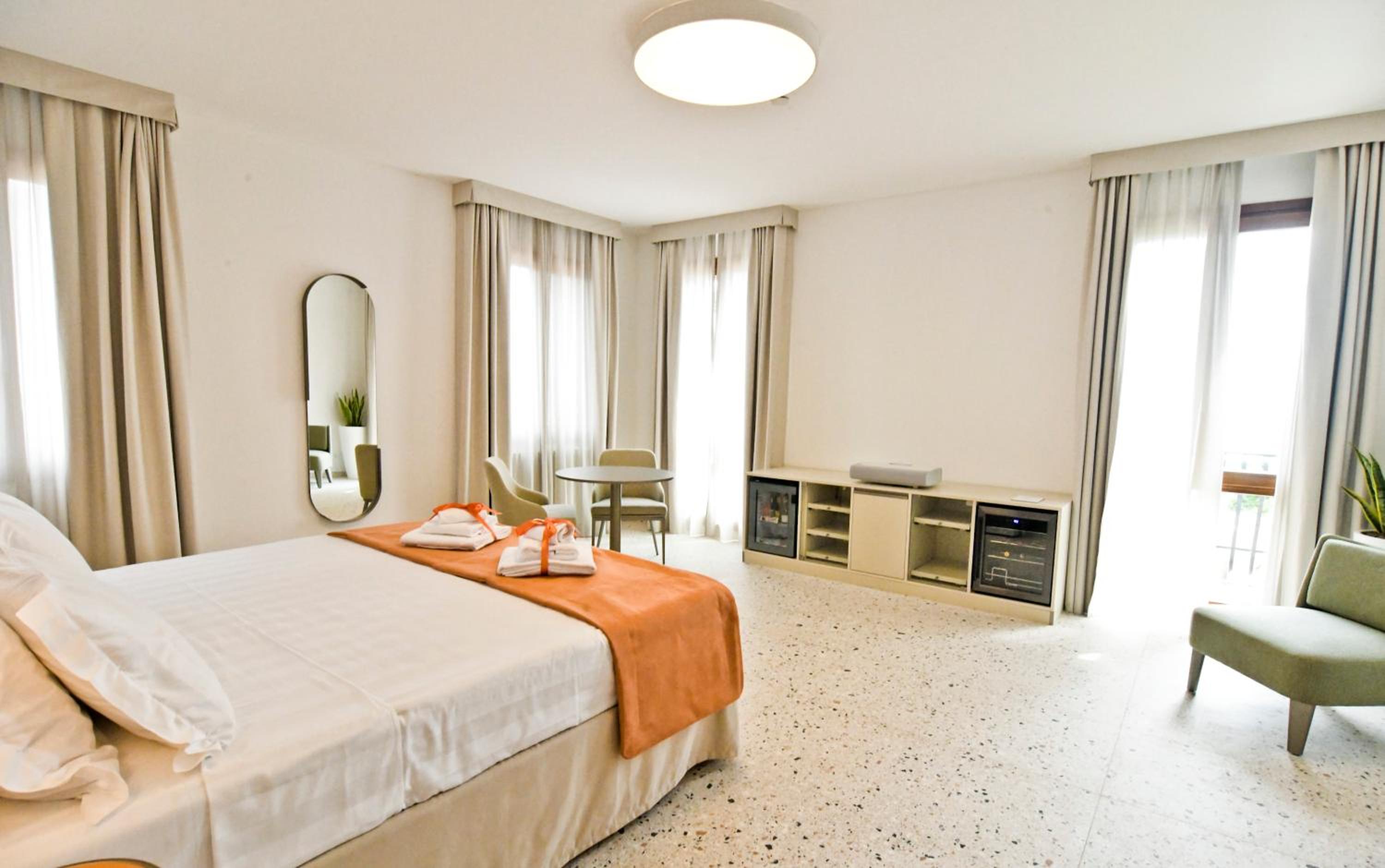 Deluxe Double Room with Balcony and Sea View photo 3