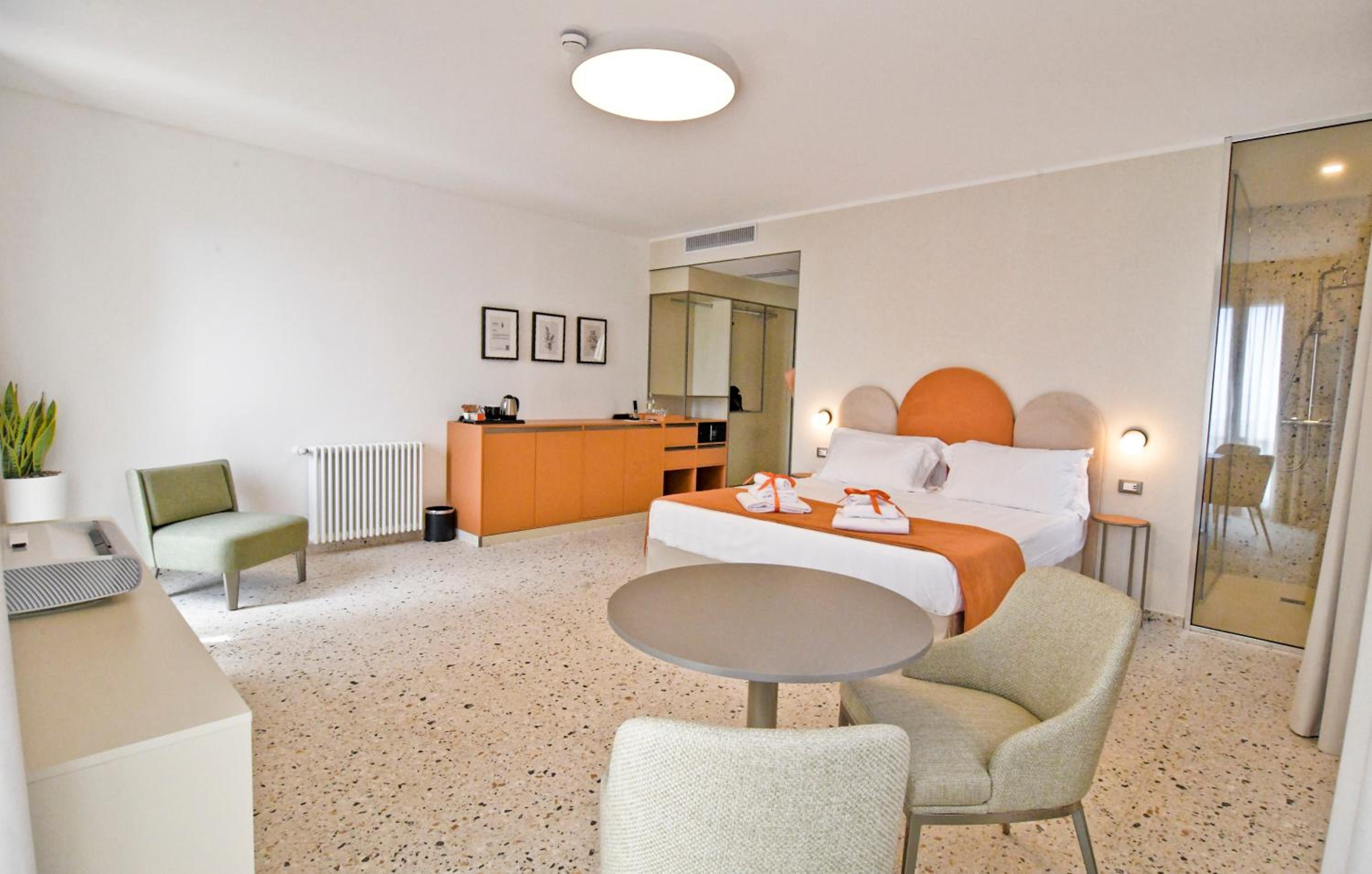 Deluxe Double Room with Balcony and Sea View