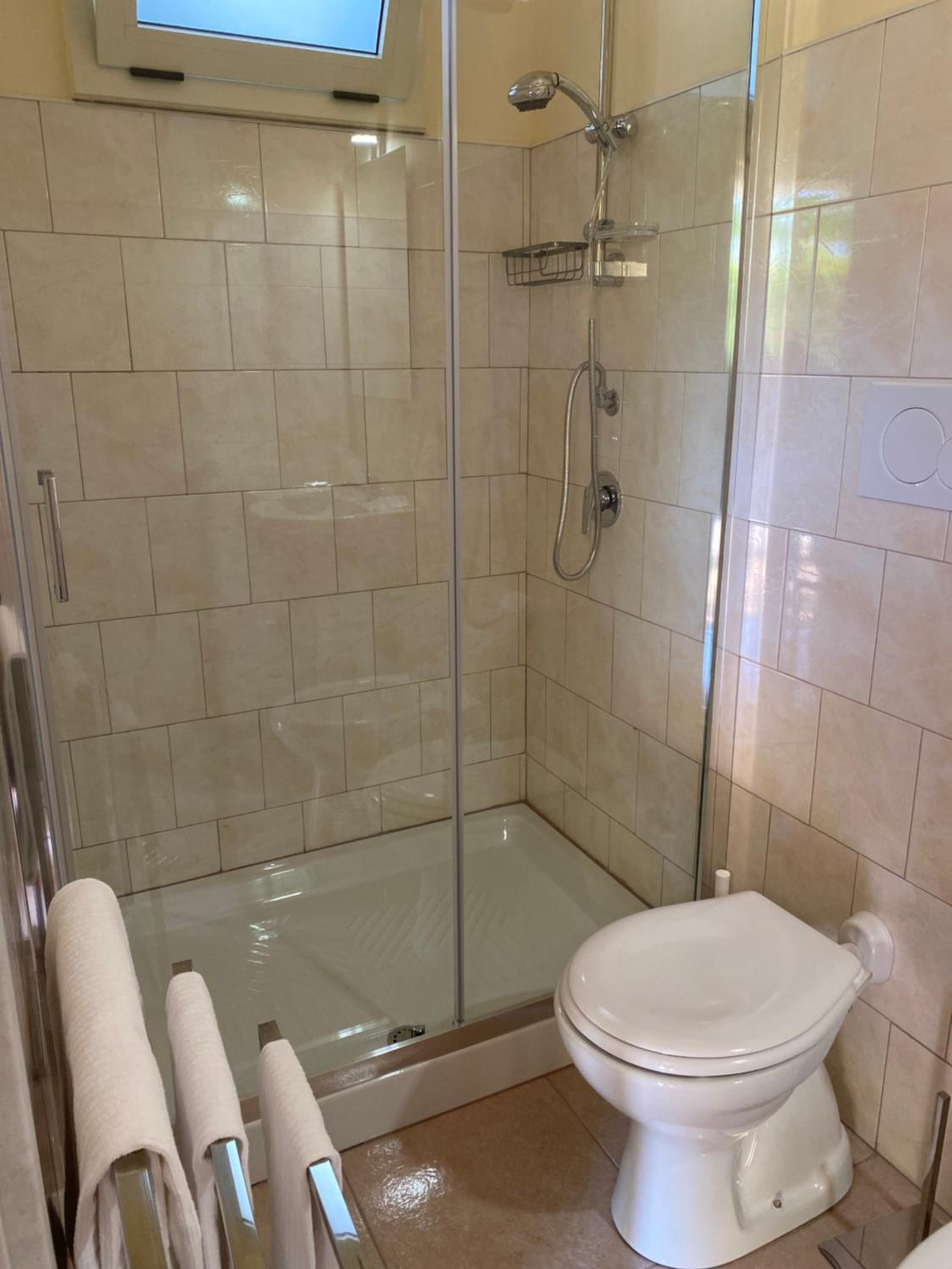 Small Single Room photo 2