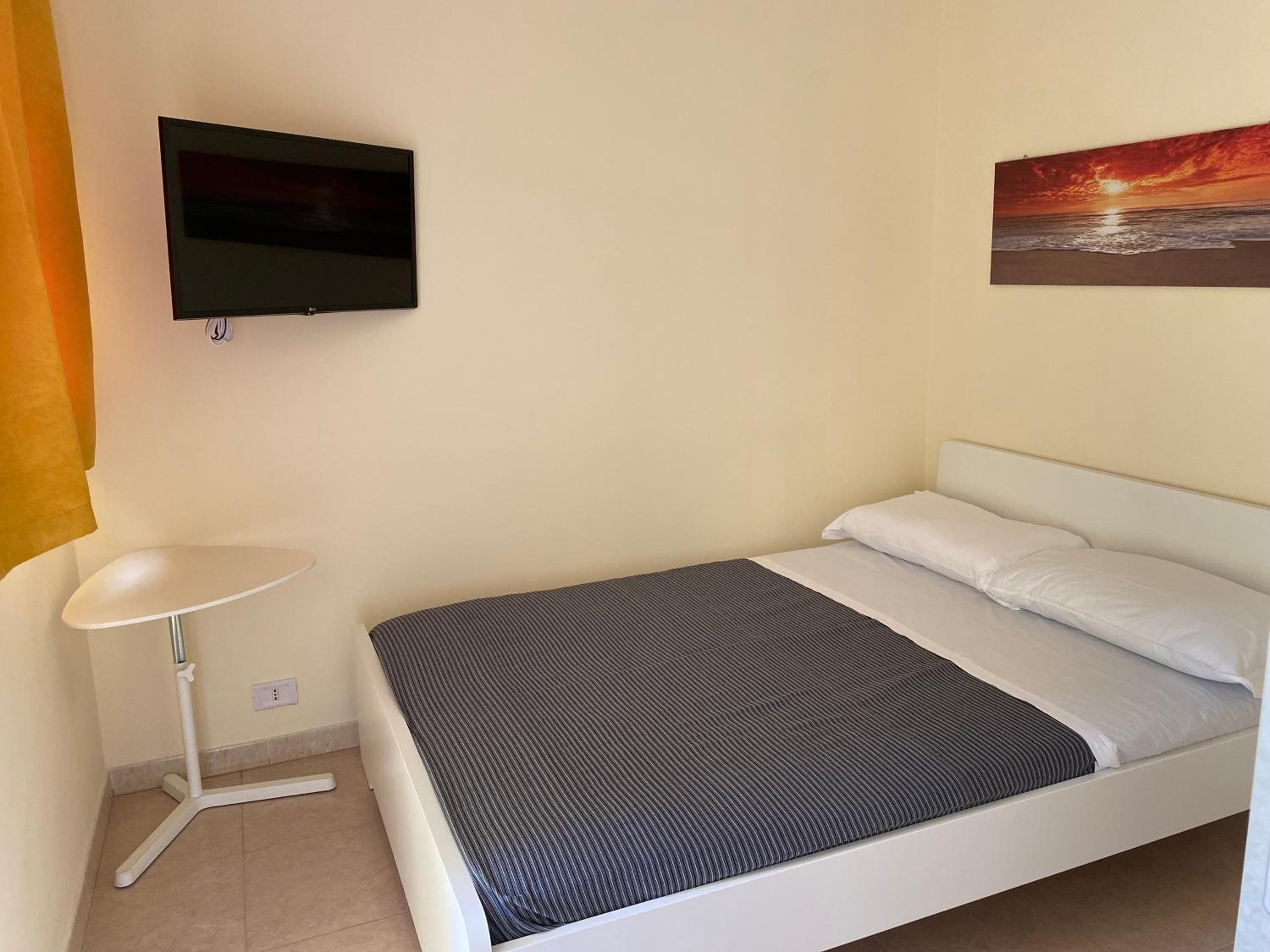 Small Single Room photo 1