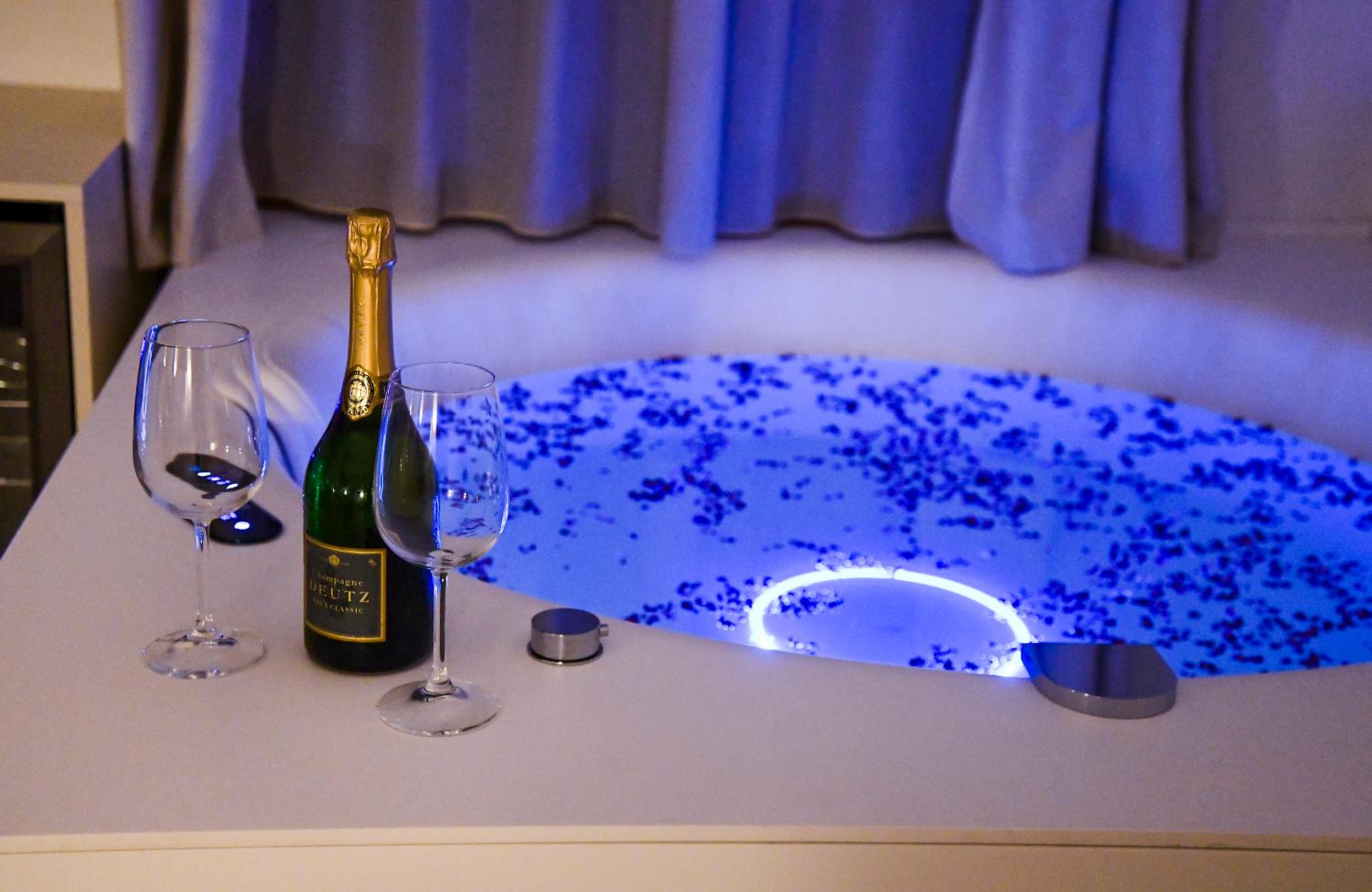 King Room with Spa Bath photo 2