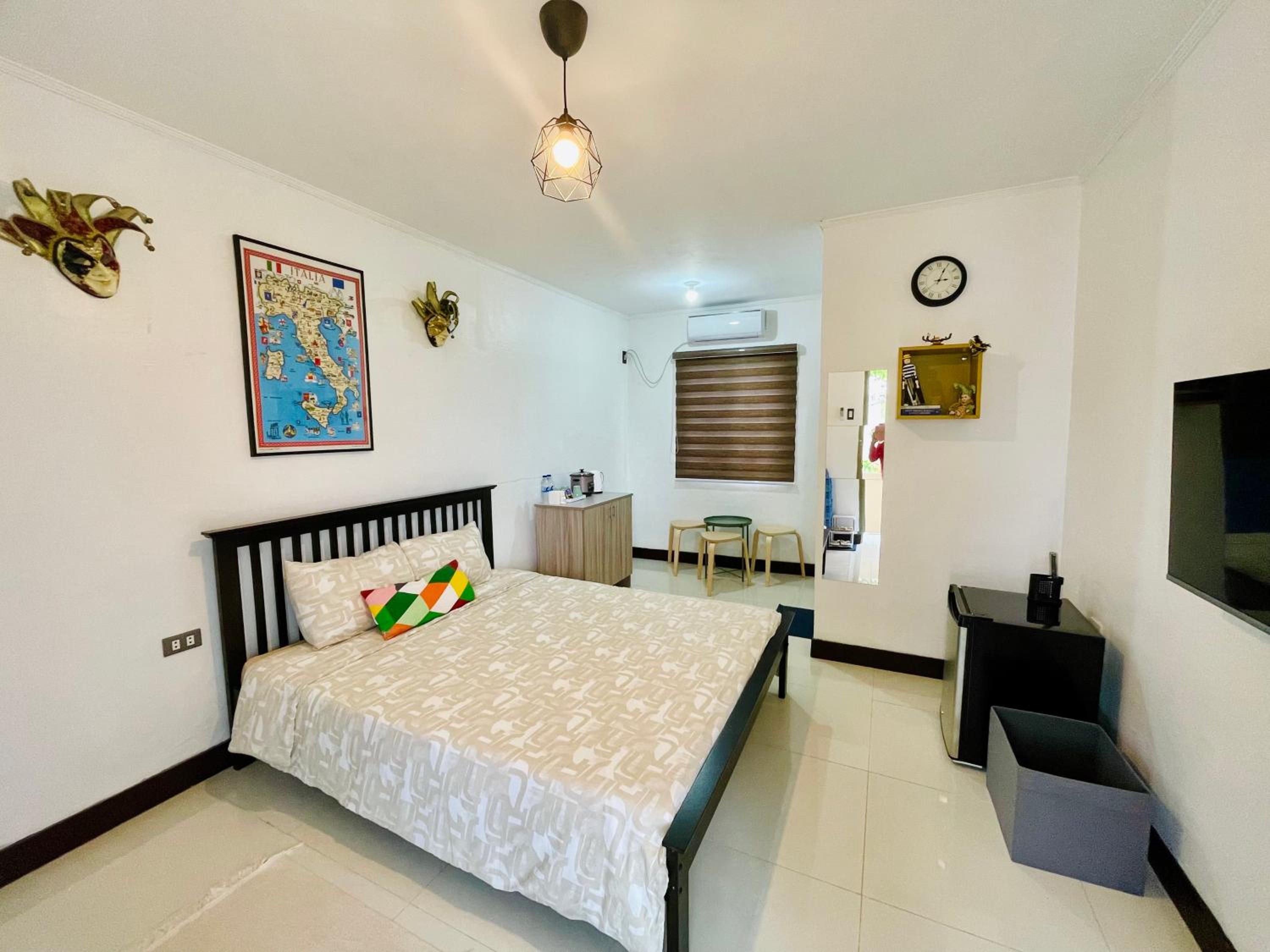 Studio Apartment photo 1