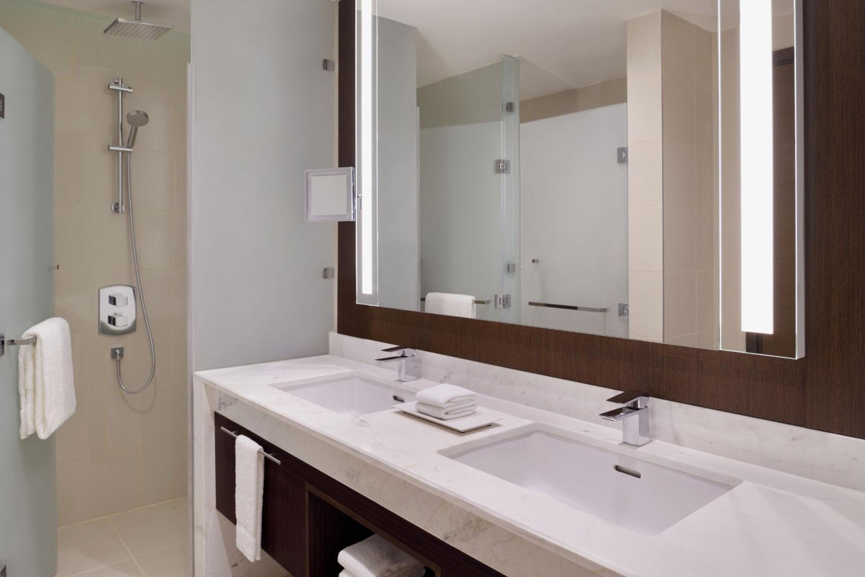 Three Bedroom Apartment, 3 King, Beach Access photo 2