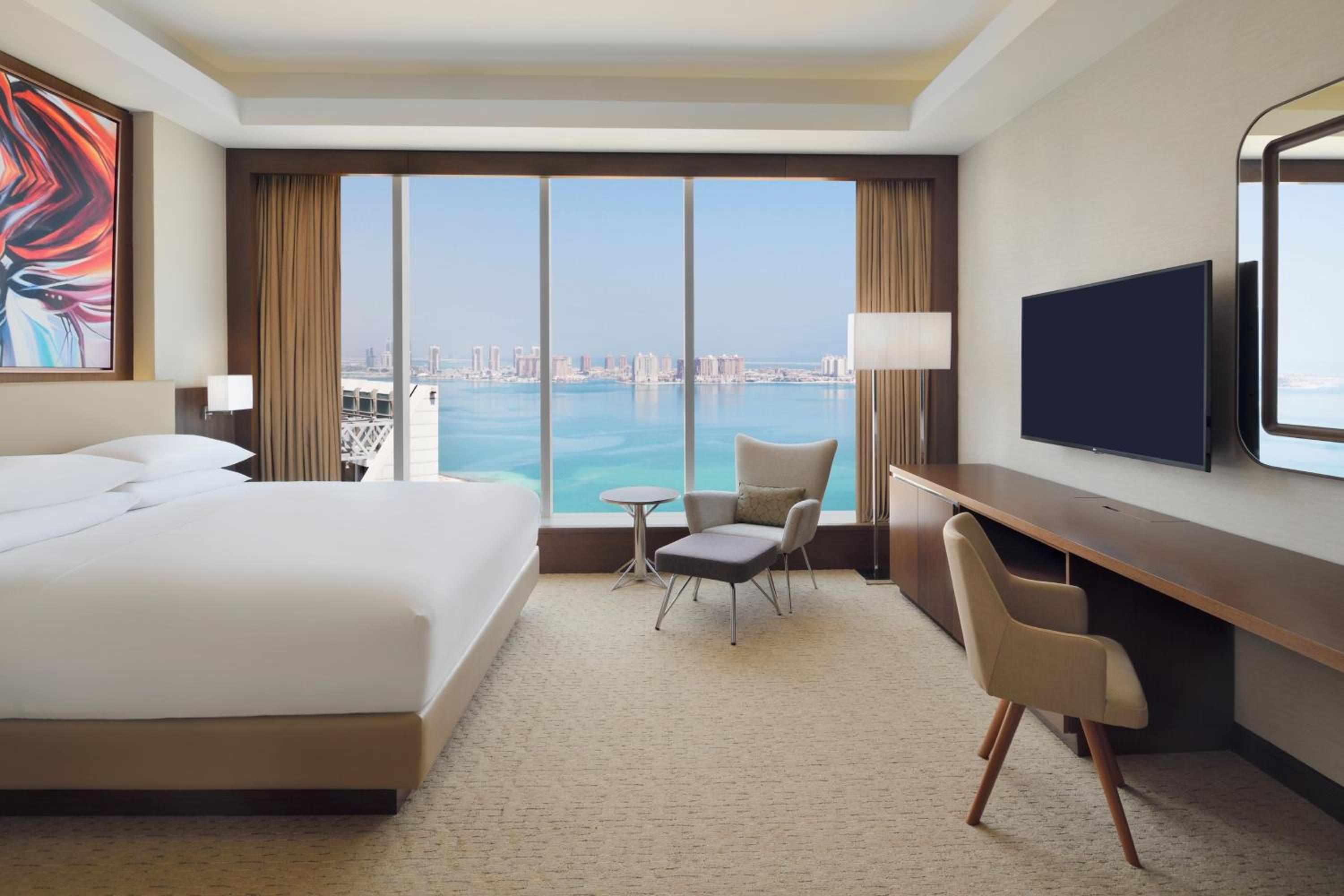 Superior One-Bedroom Suite, Partial Sea View, Executive Lounge and Beach Access