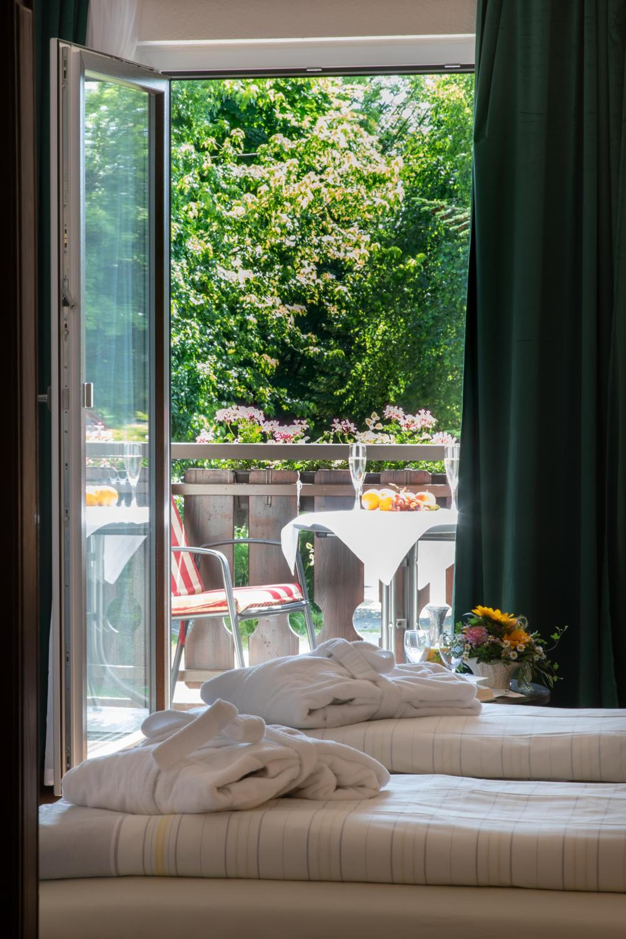 Double Room with Garden View - Photo 2