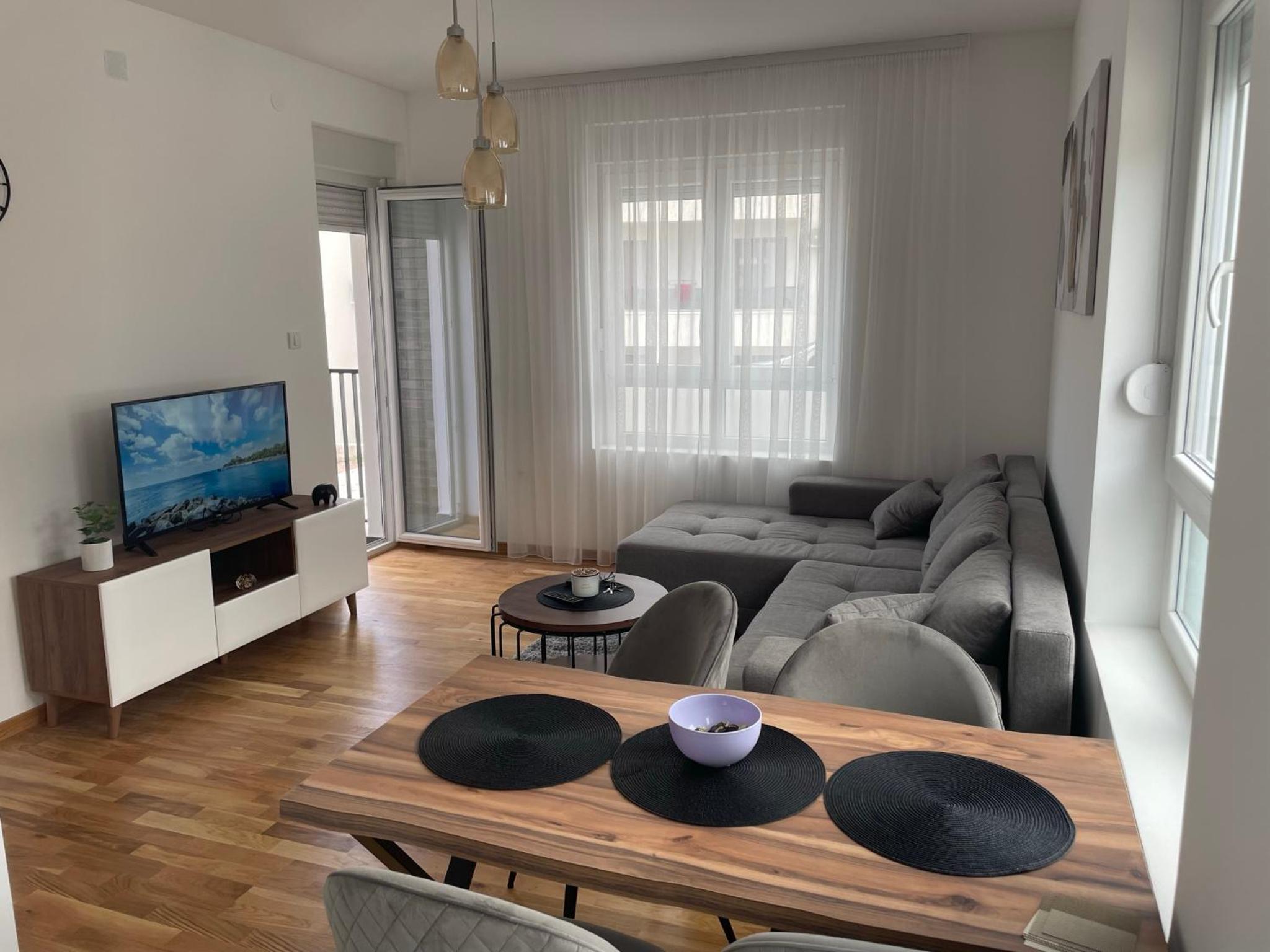 One-Bedroom Apartment photo 1