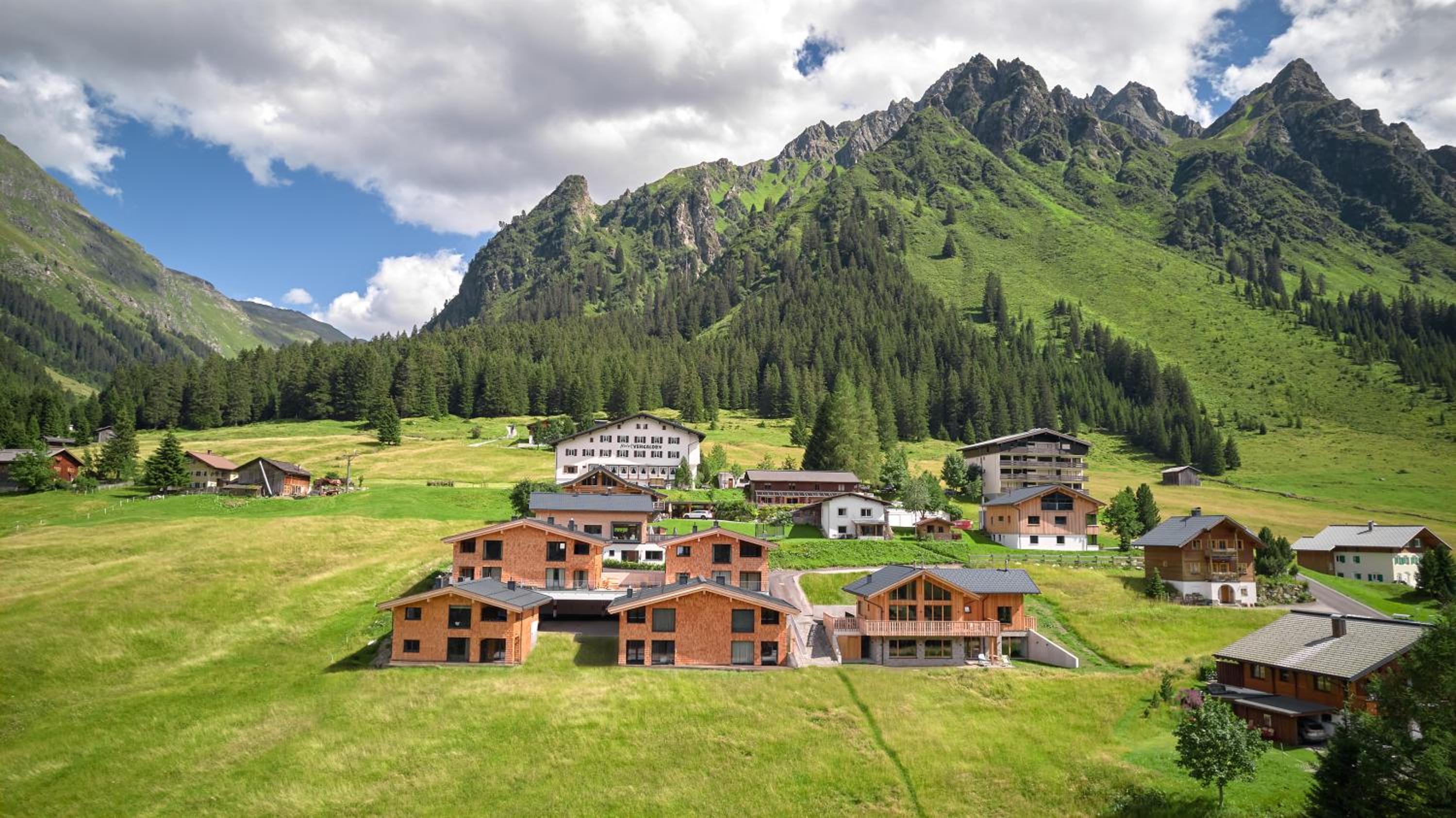 Ski in – Ski out Chalet 3 photo 3