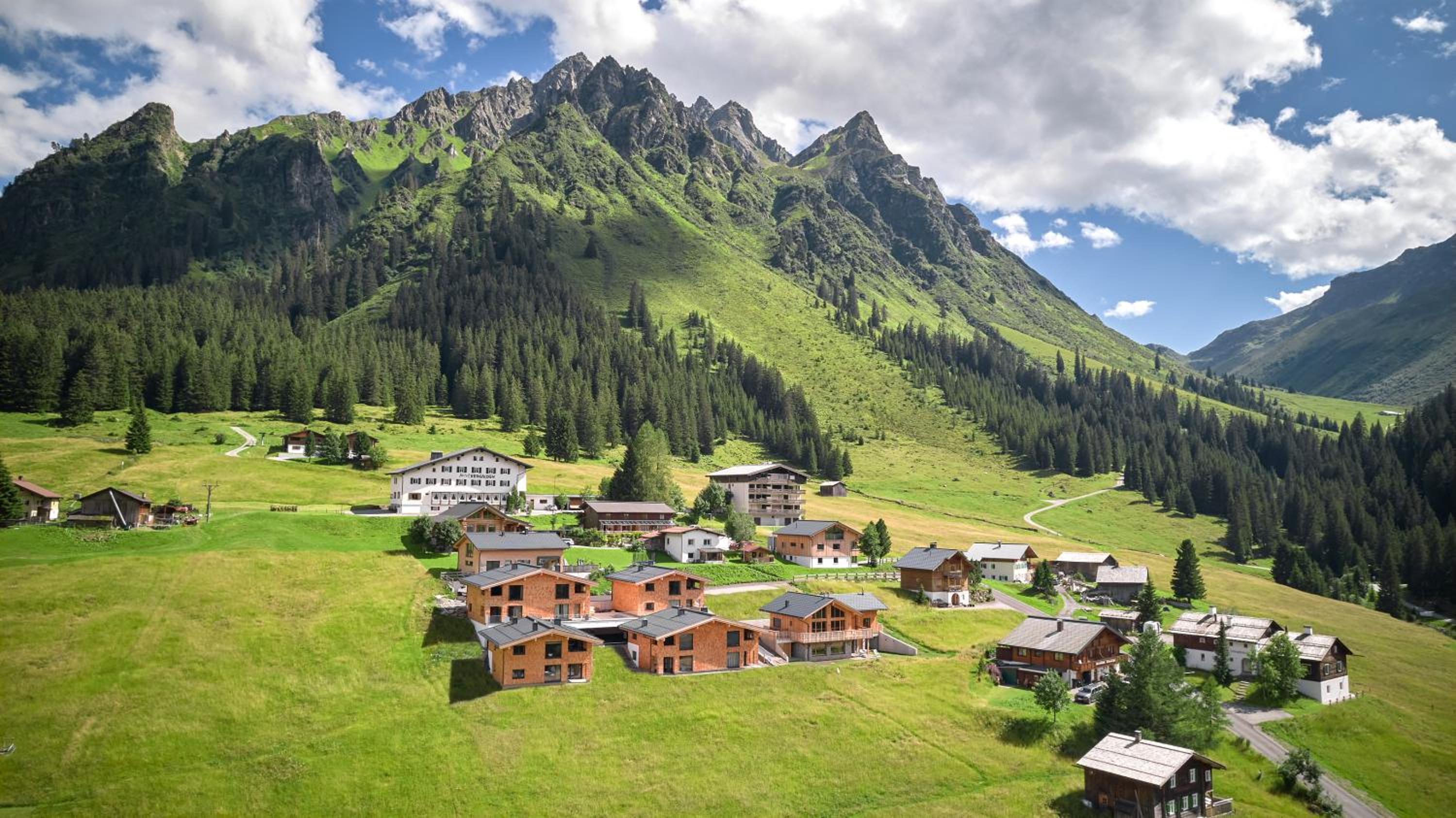 Ski in – Ski out Chalet 2 photo 2