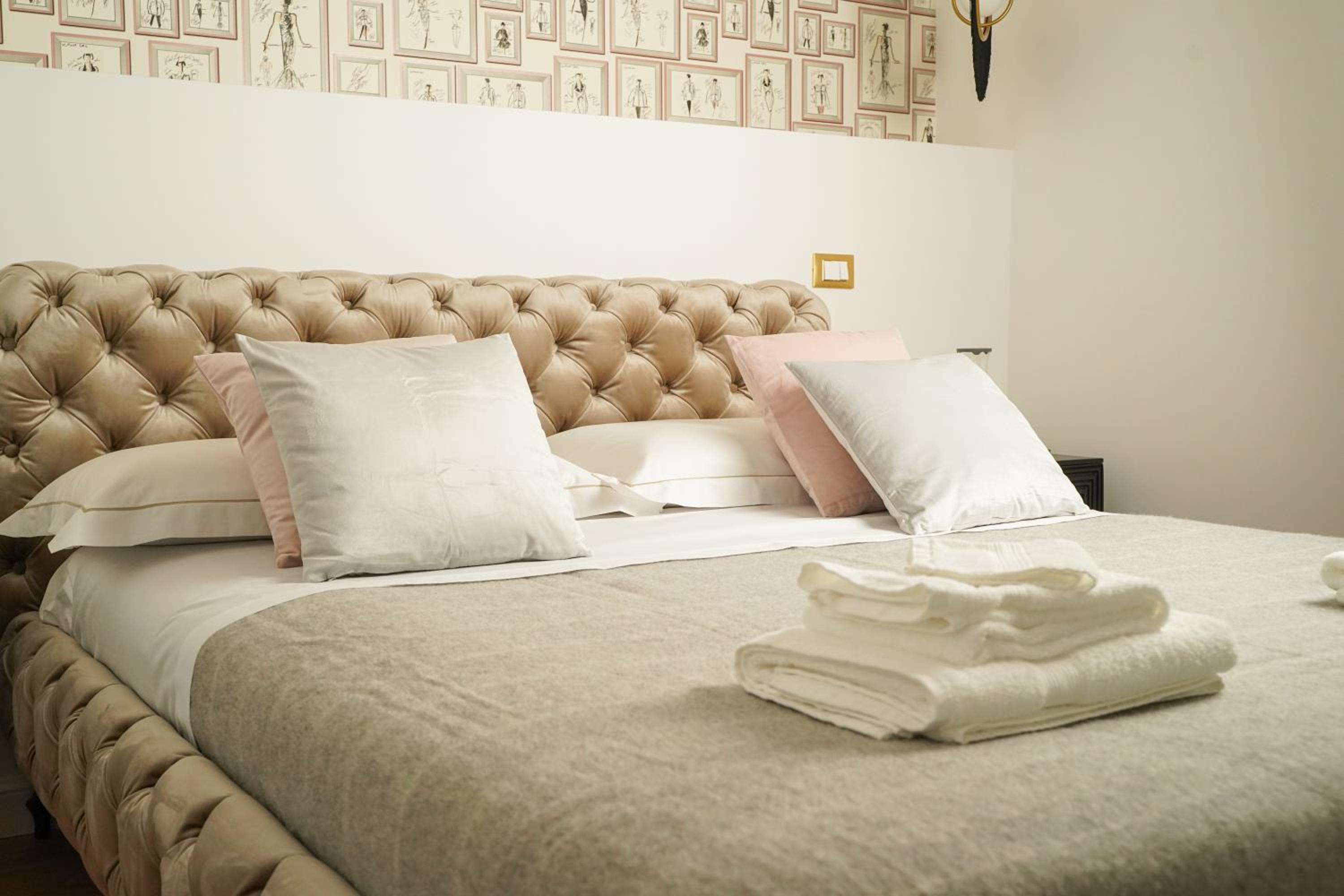 Queen Room photo 1