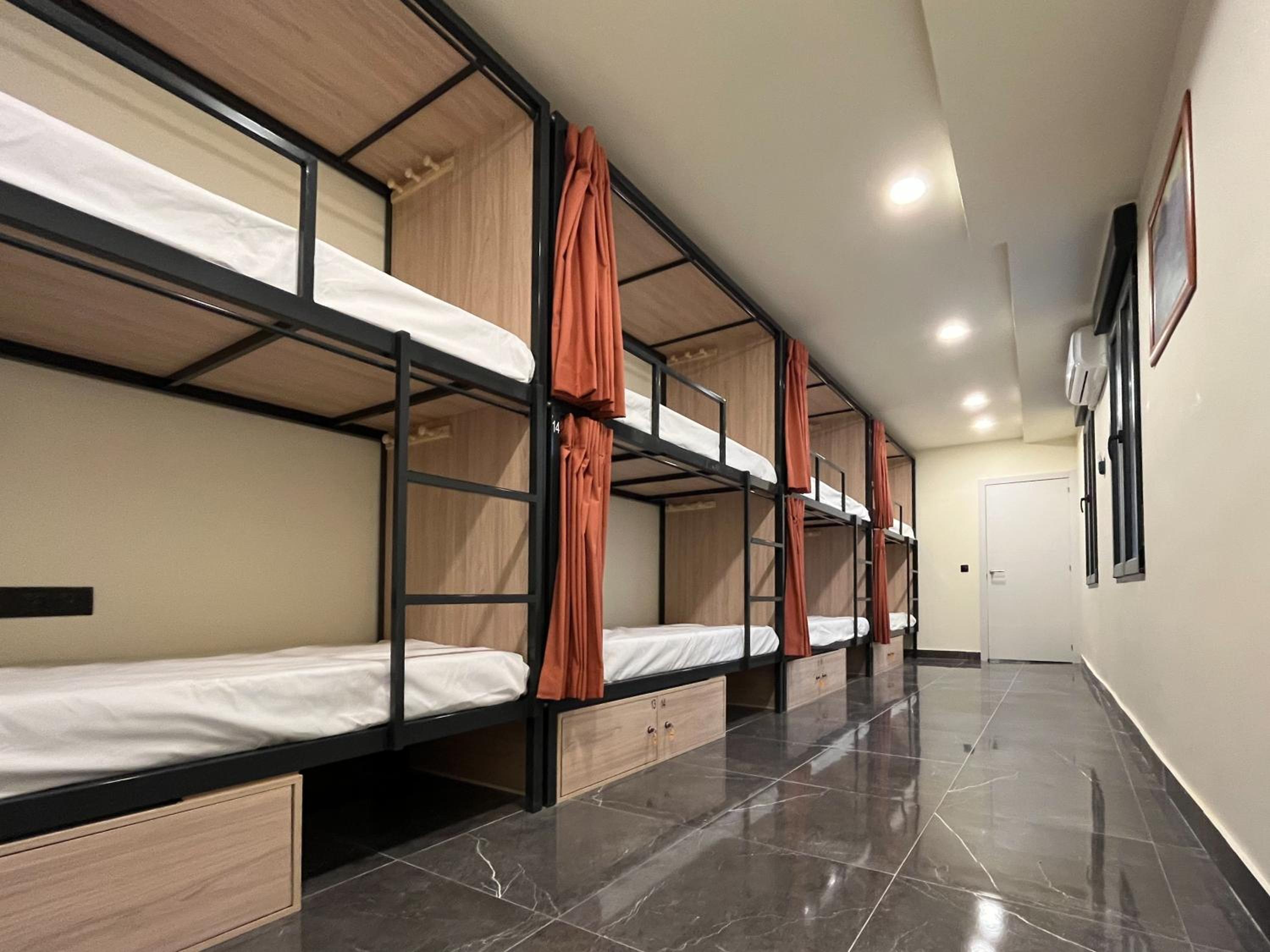 Cama en habitación compartida para 8 personas
