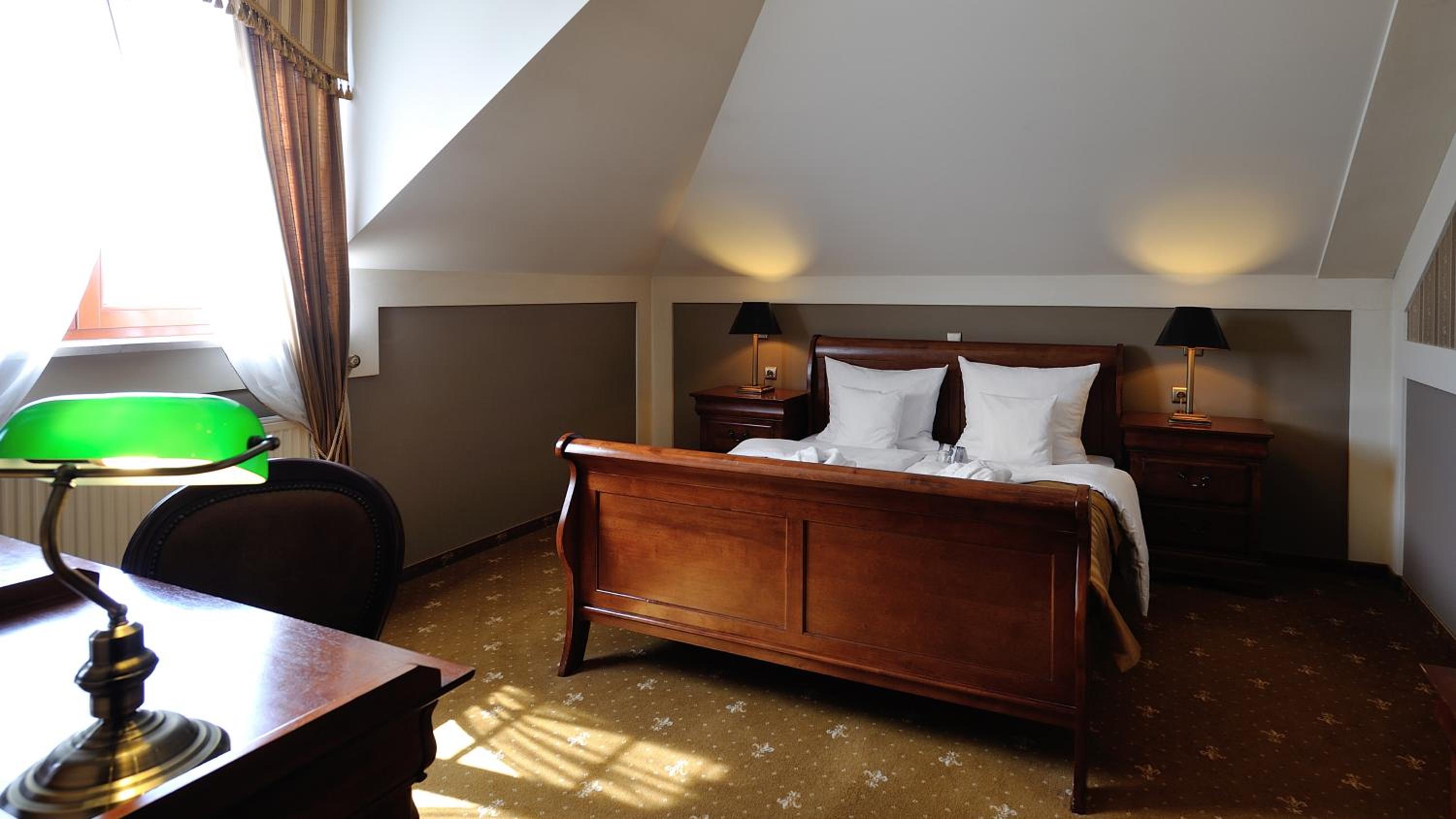 Suite - Photo 1