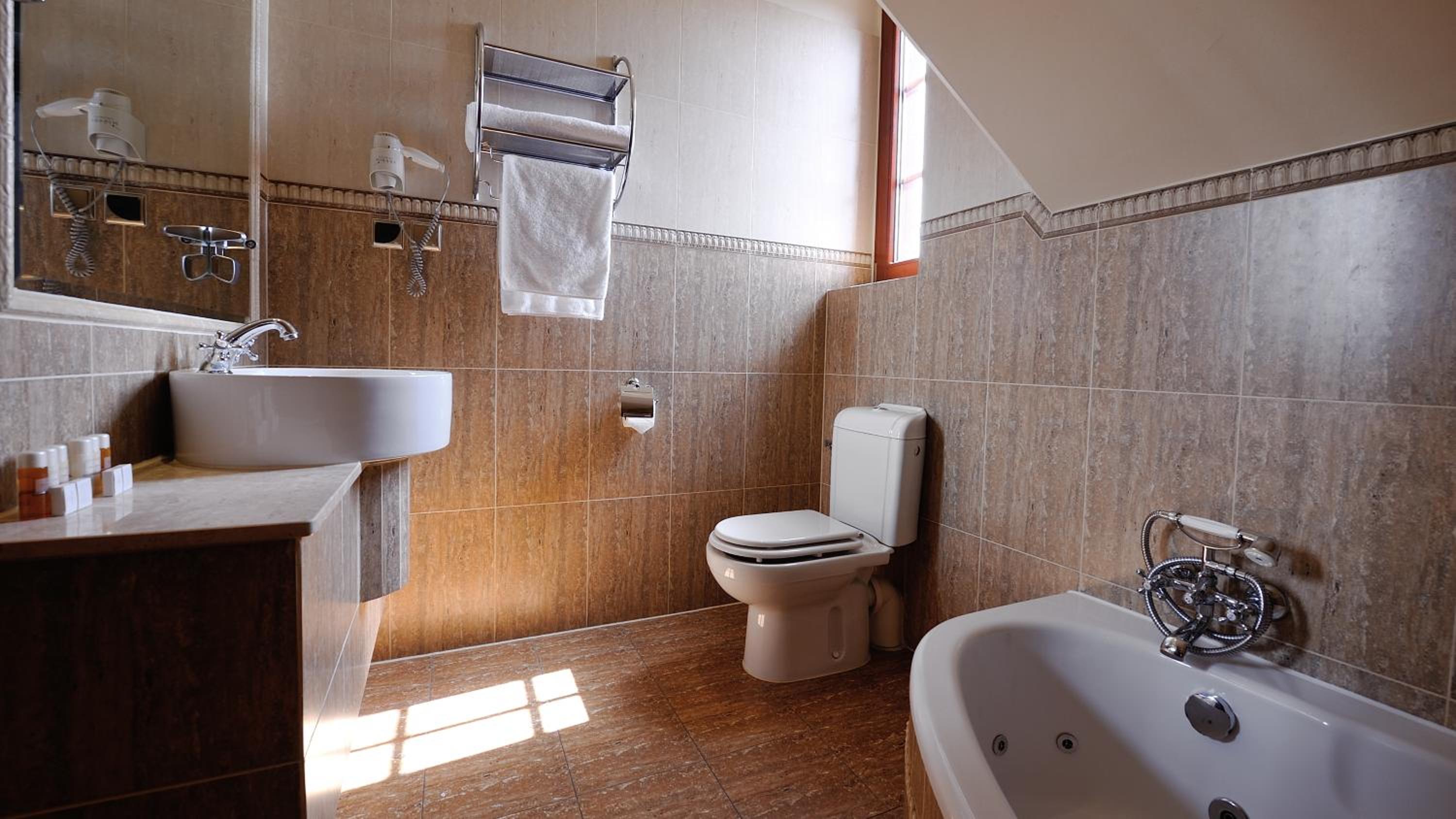 Suite - Photo 5