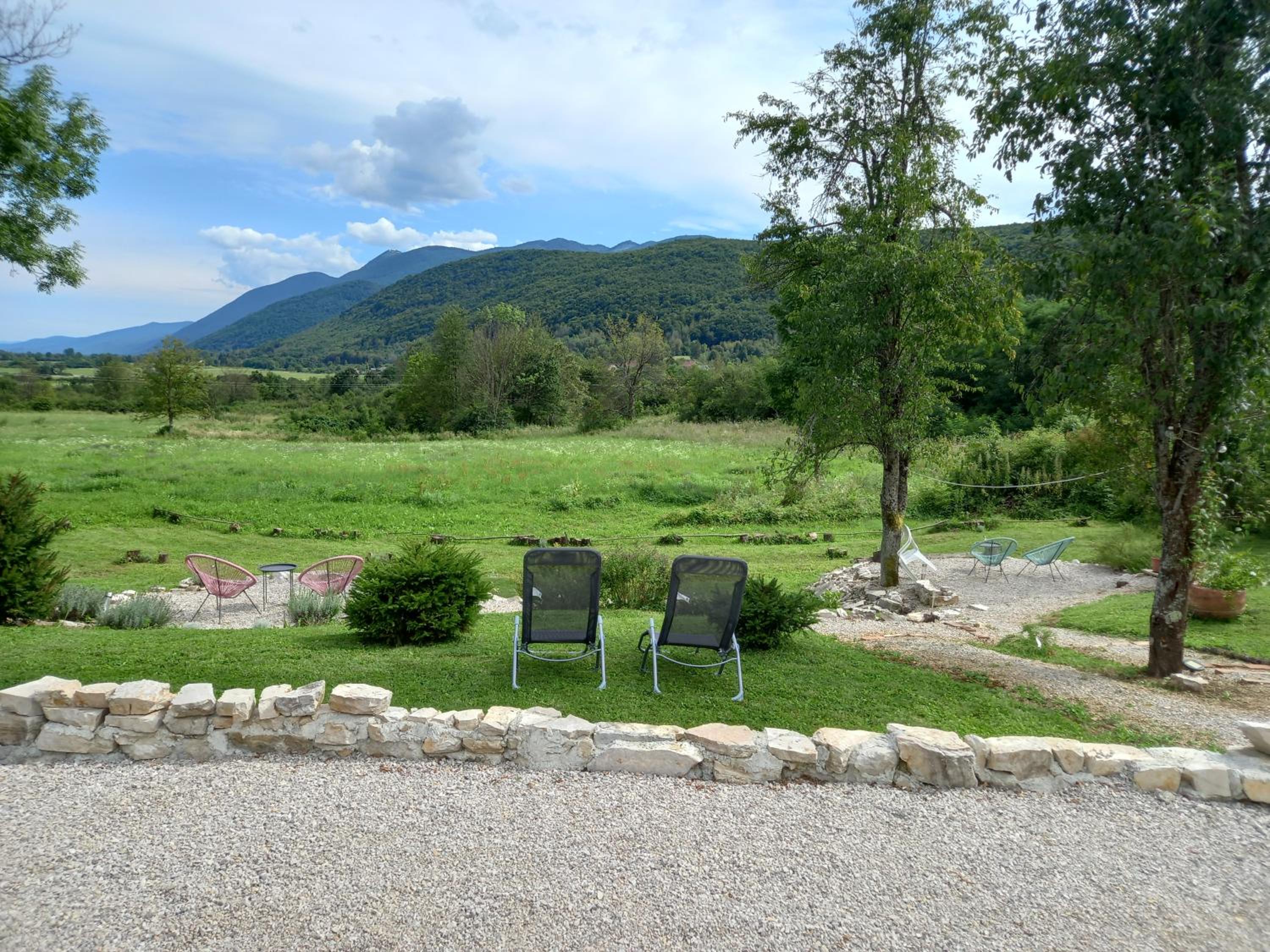 Apartment with Mountain View - Photo 2