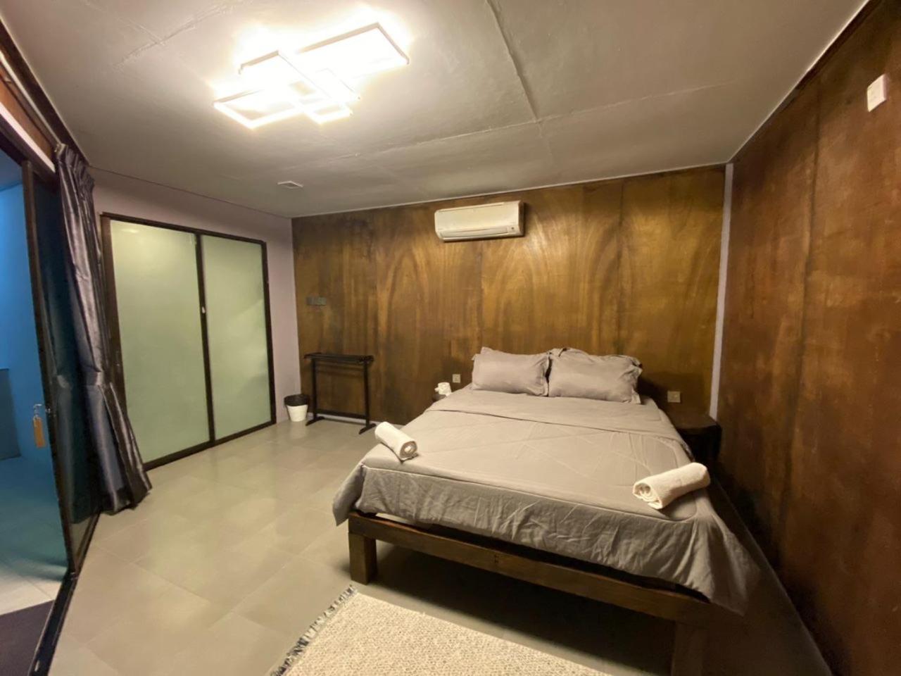 Deluxe Double Room with Side Sea View photo 3
