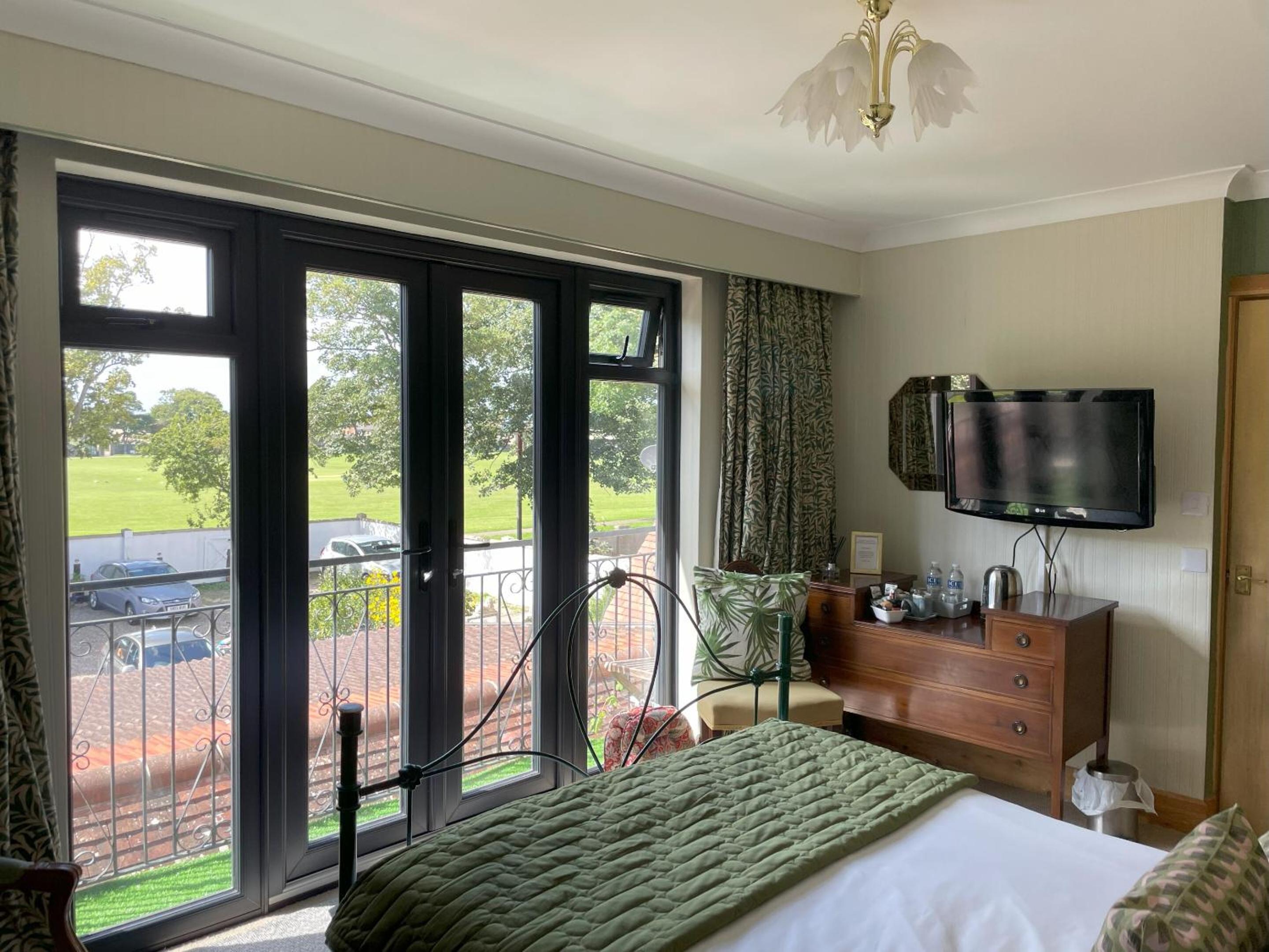 Standard Double Room - Photo 13