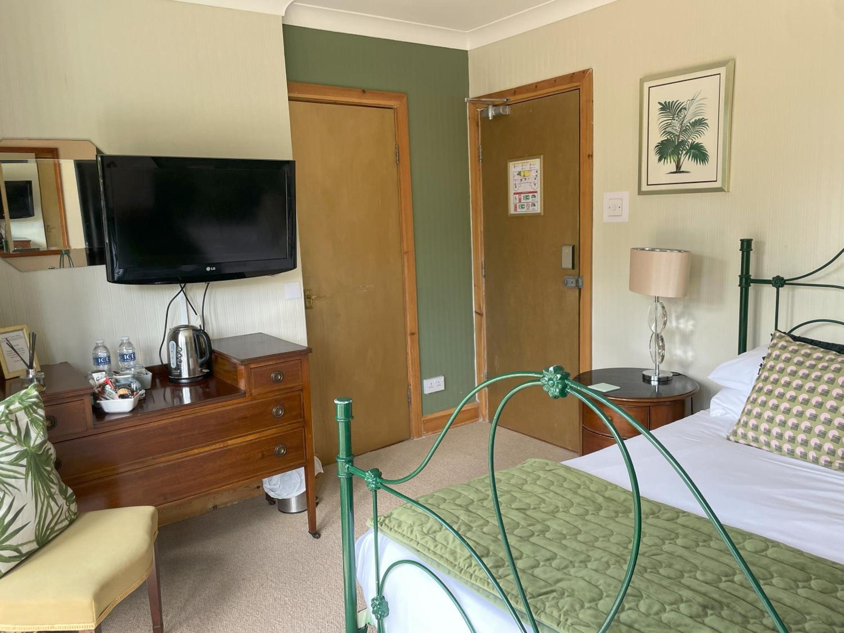 Standard Double Room - Photo 12