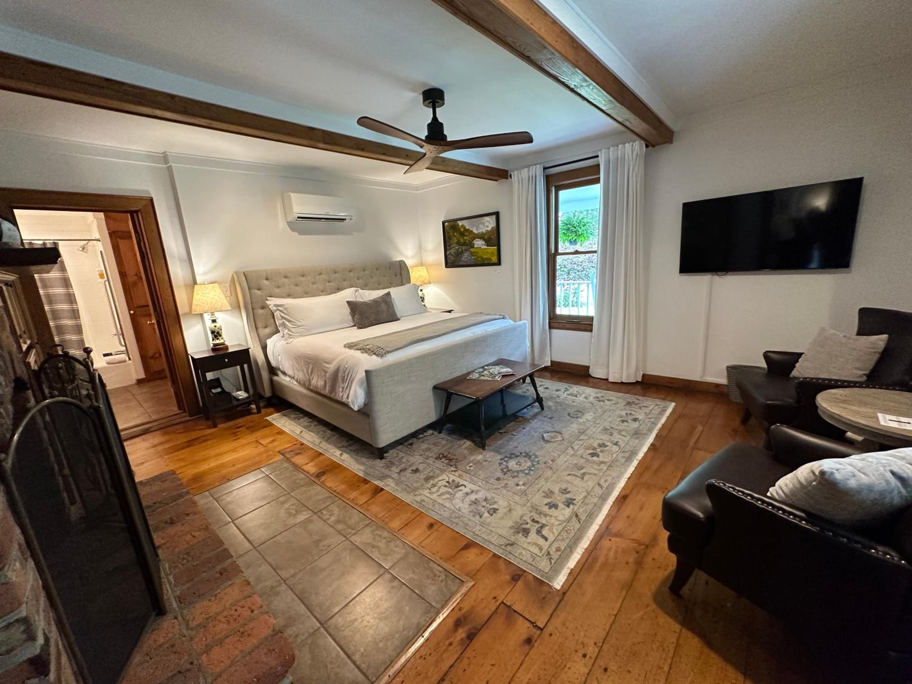Double Room with Private Bathroom