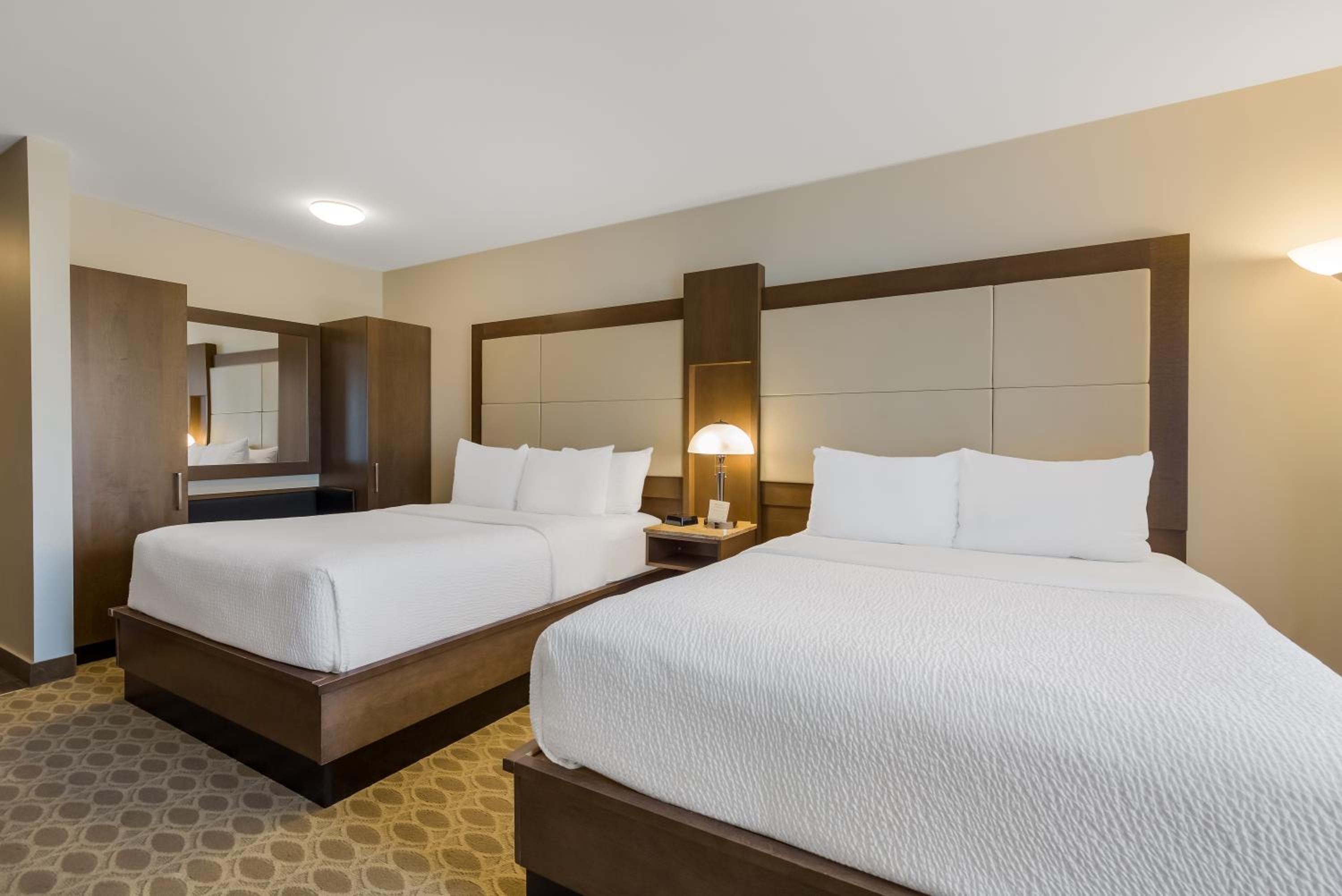 Queen Room with Two Queen Beds - Disability Access photo 2