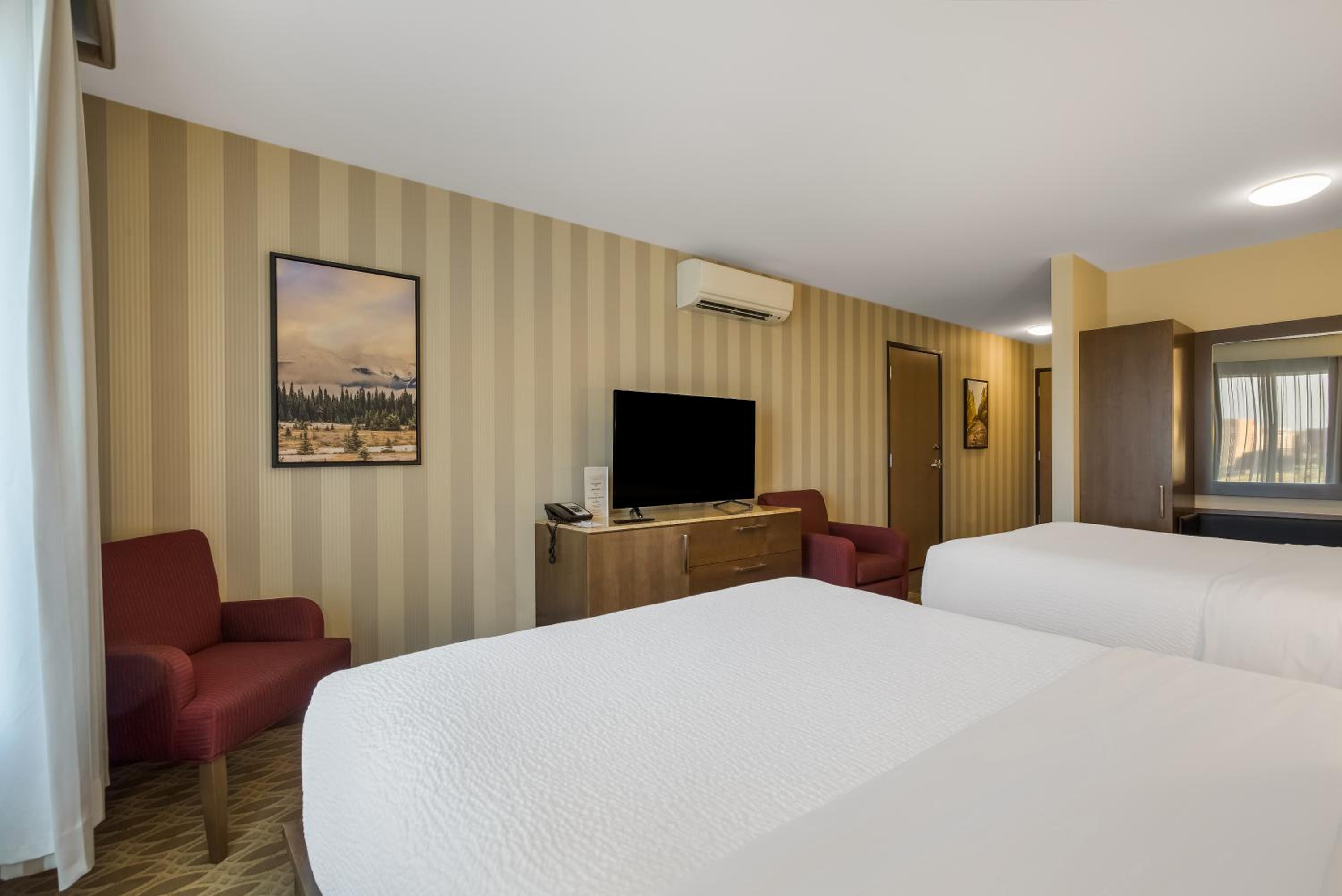 Queen Room with Two Queen Beds - Disability Access photo 3