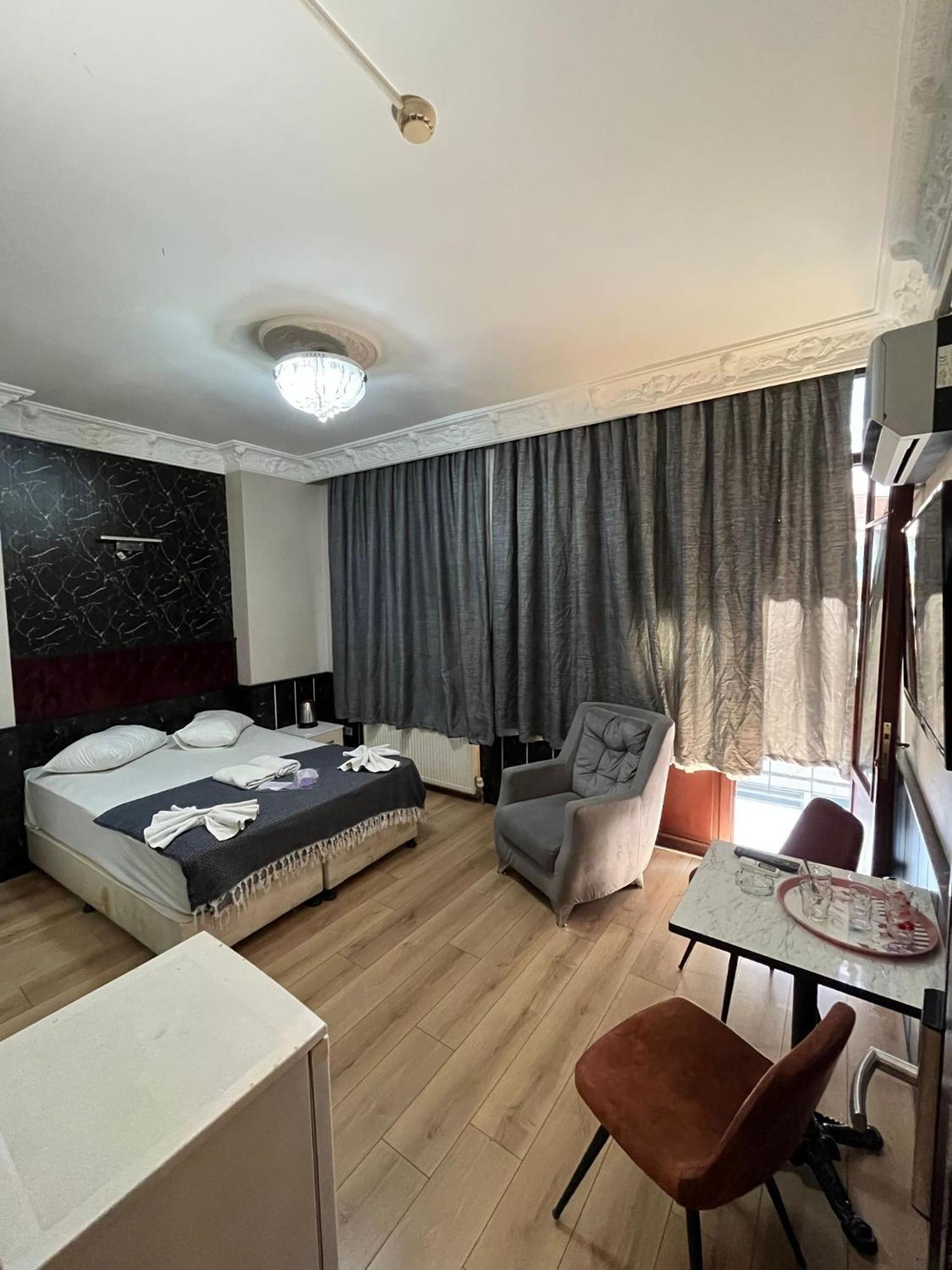 Studio Apartment with Balcony photo 1