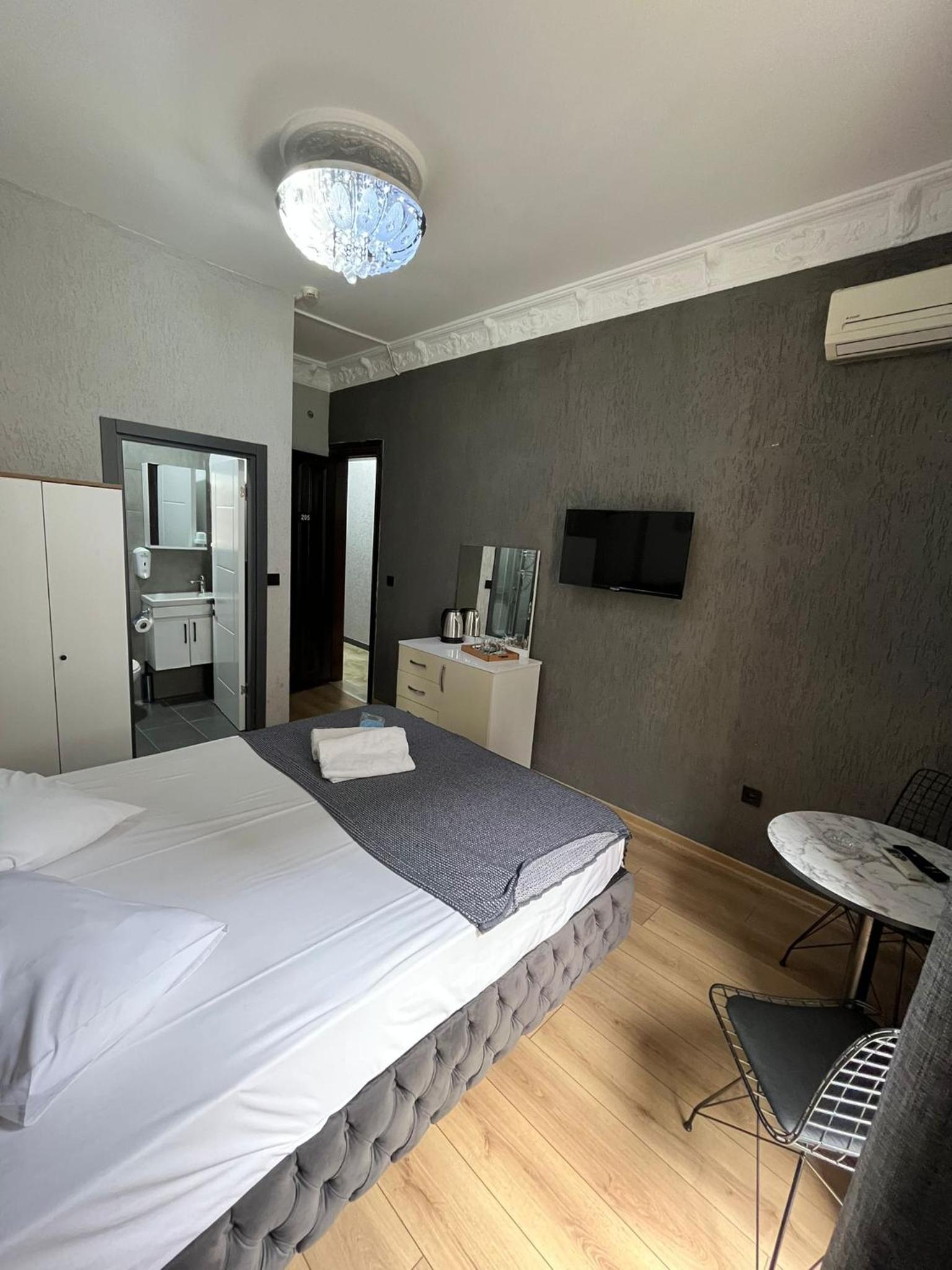 Studio Apartment photo 3