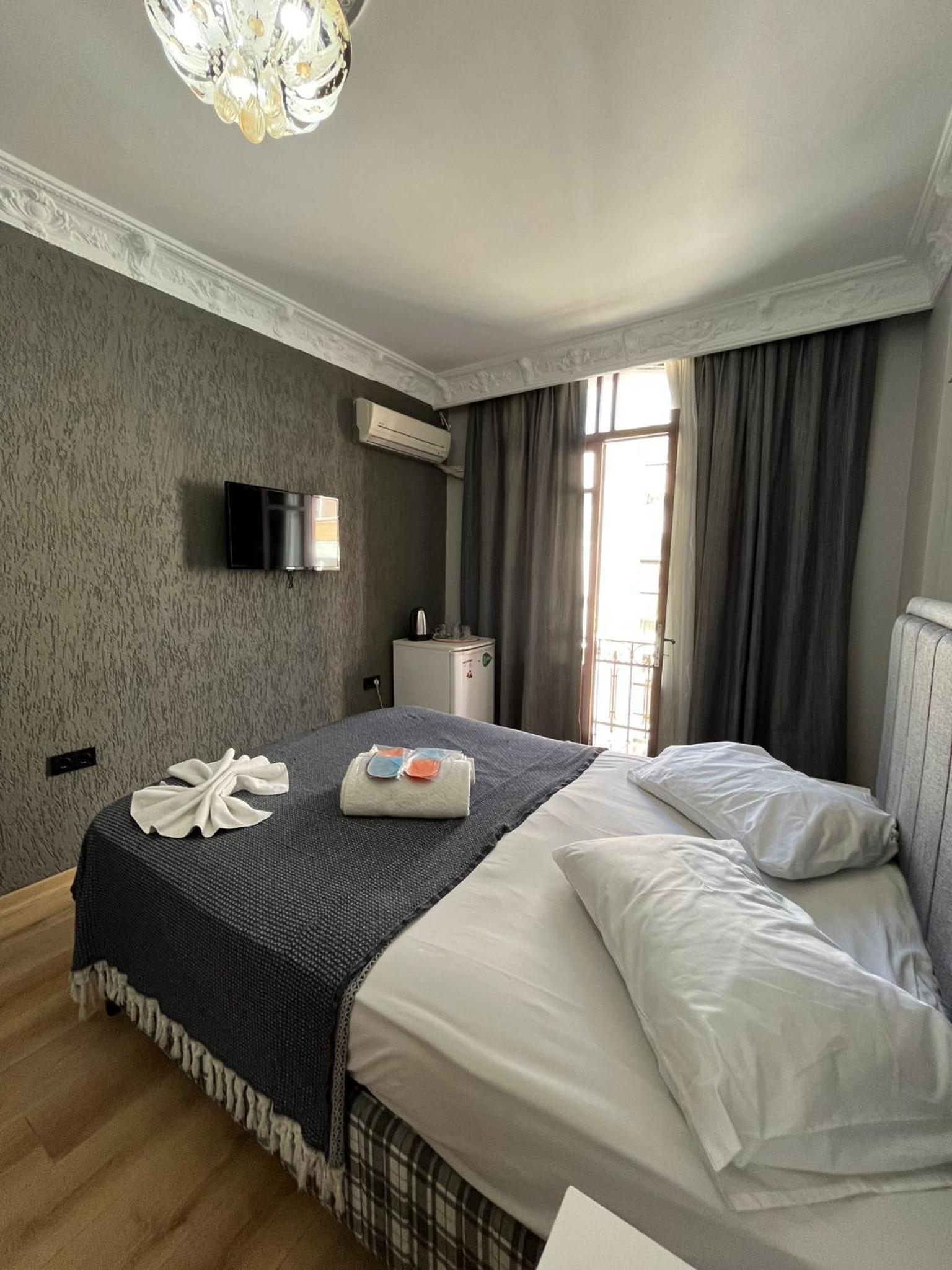 Studio Apartment photo 2