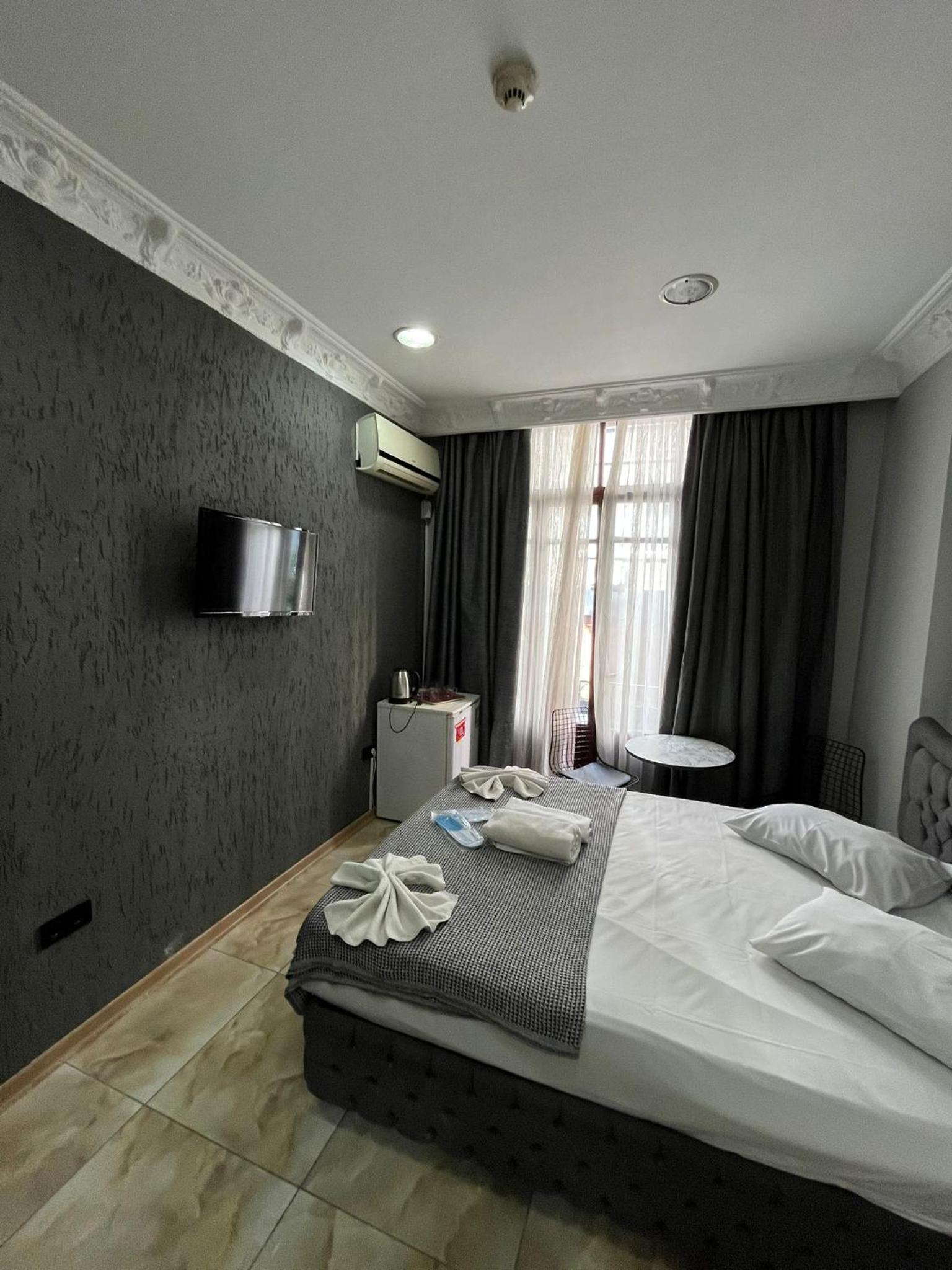 Studio Apartment photo 1