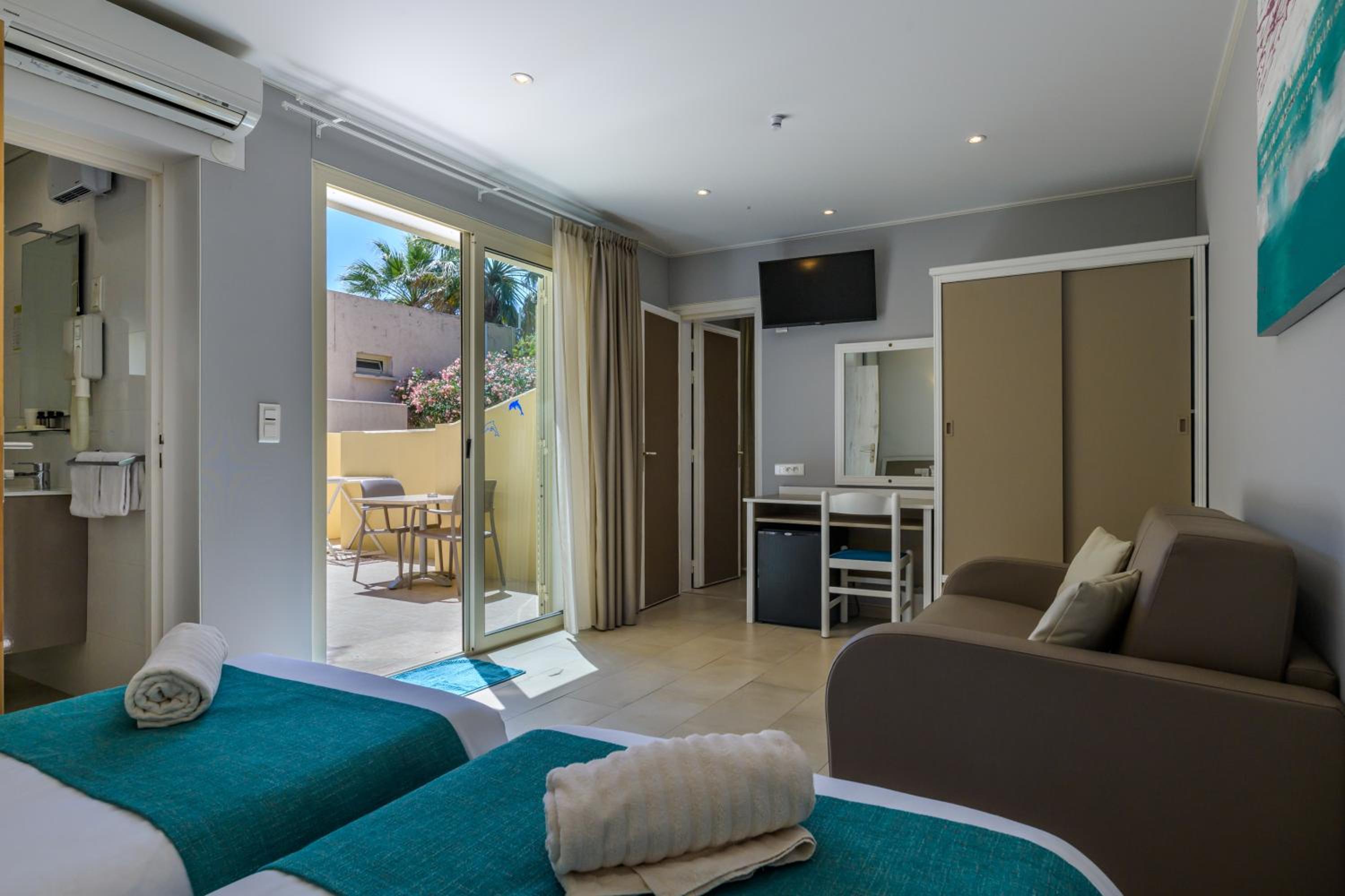 Twin Room - Photo 5