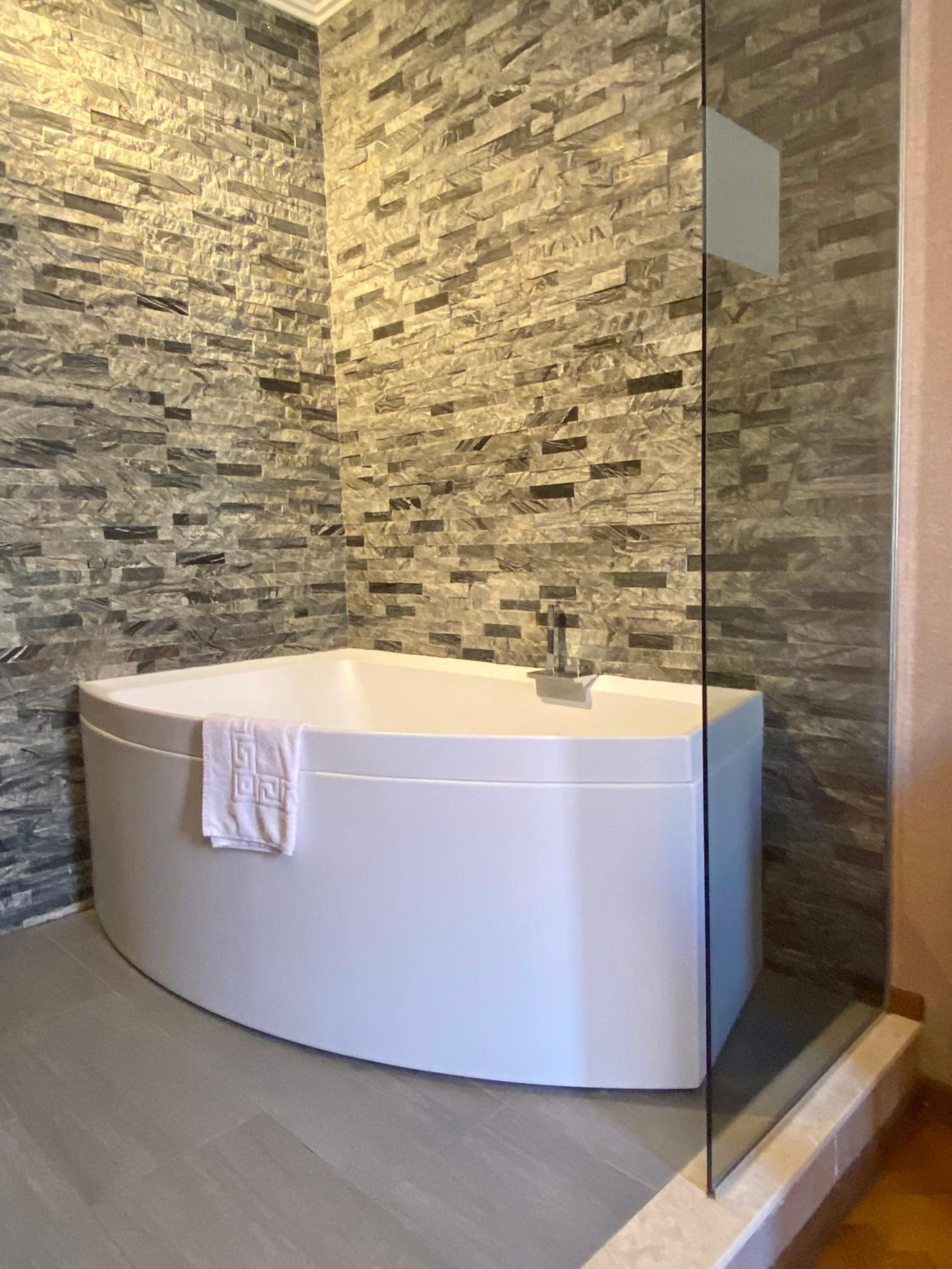 Deluxe Double Room with Bath photo 1