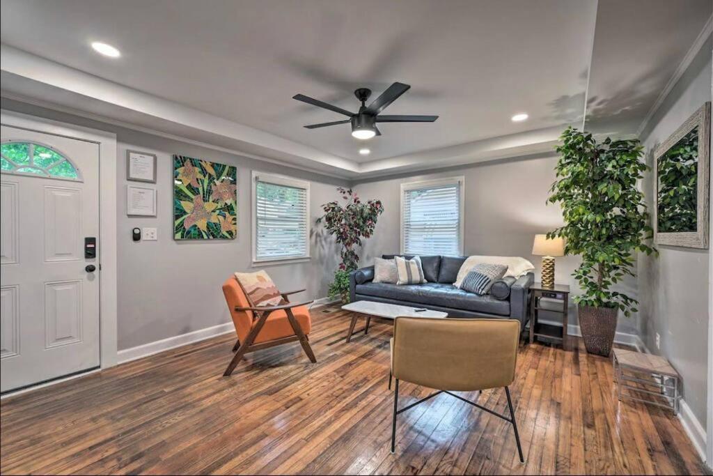 One-Bedroom House photo 1