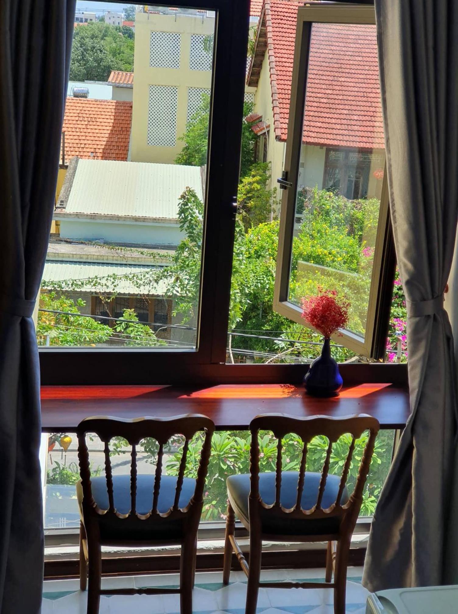 Double Room with Pool View - Photo 11