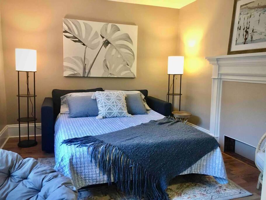 Three-Bedroom House photo 3