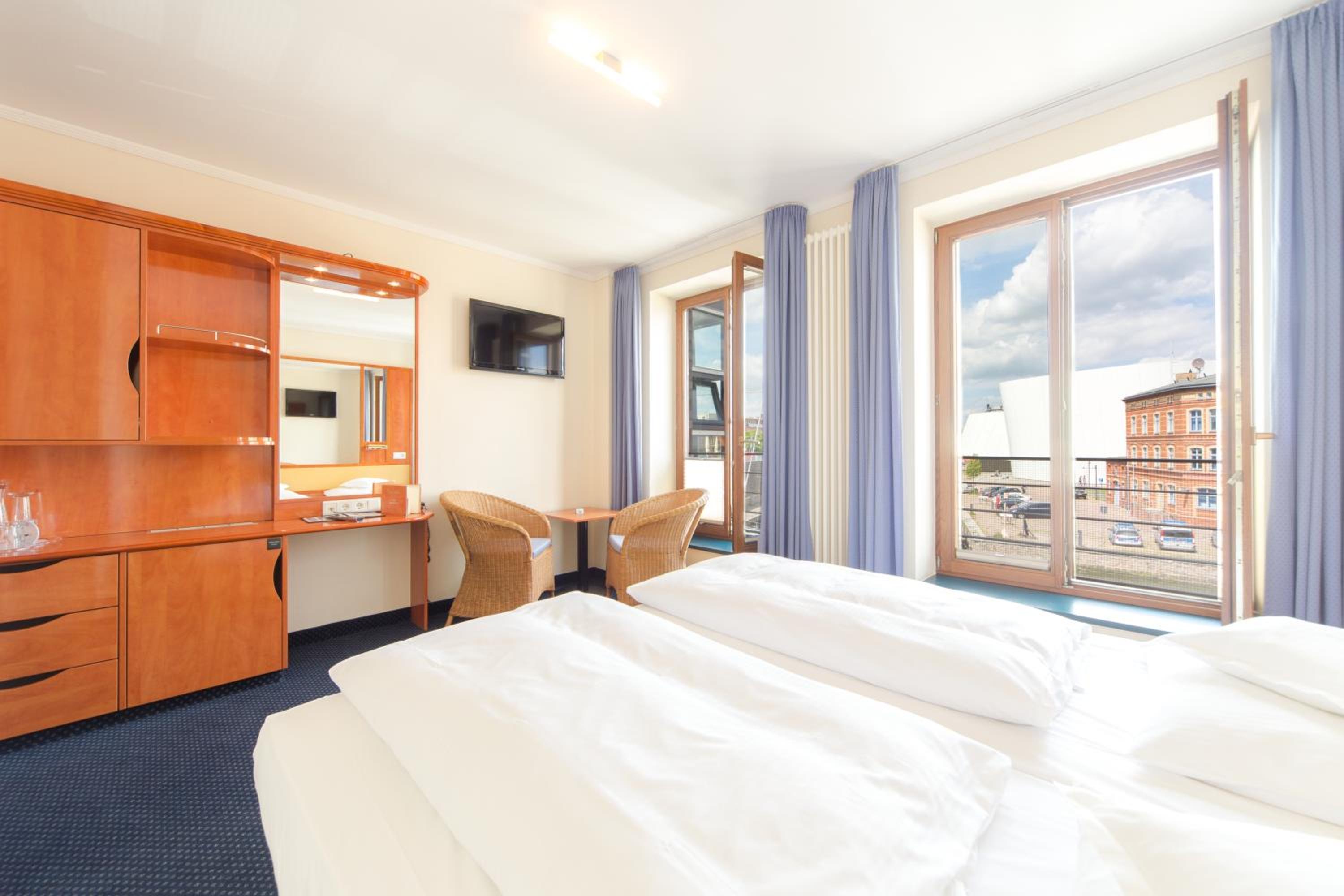 Standard Twin or Double Room thumbnail 5