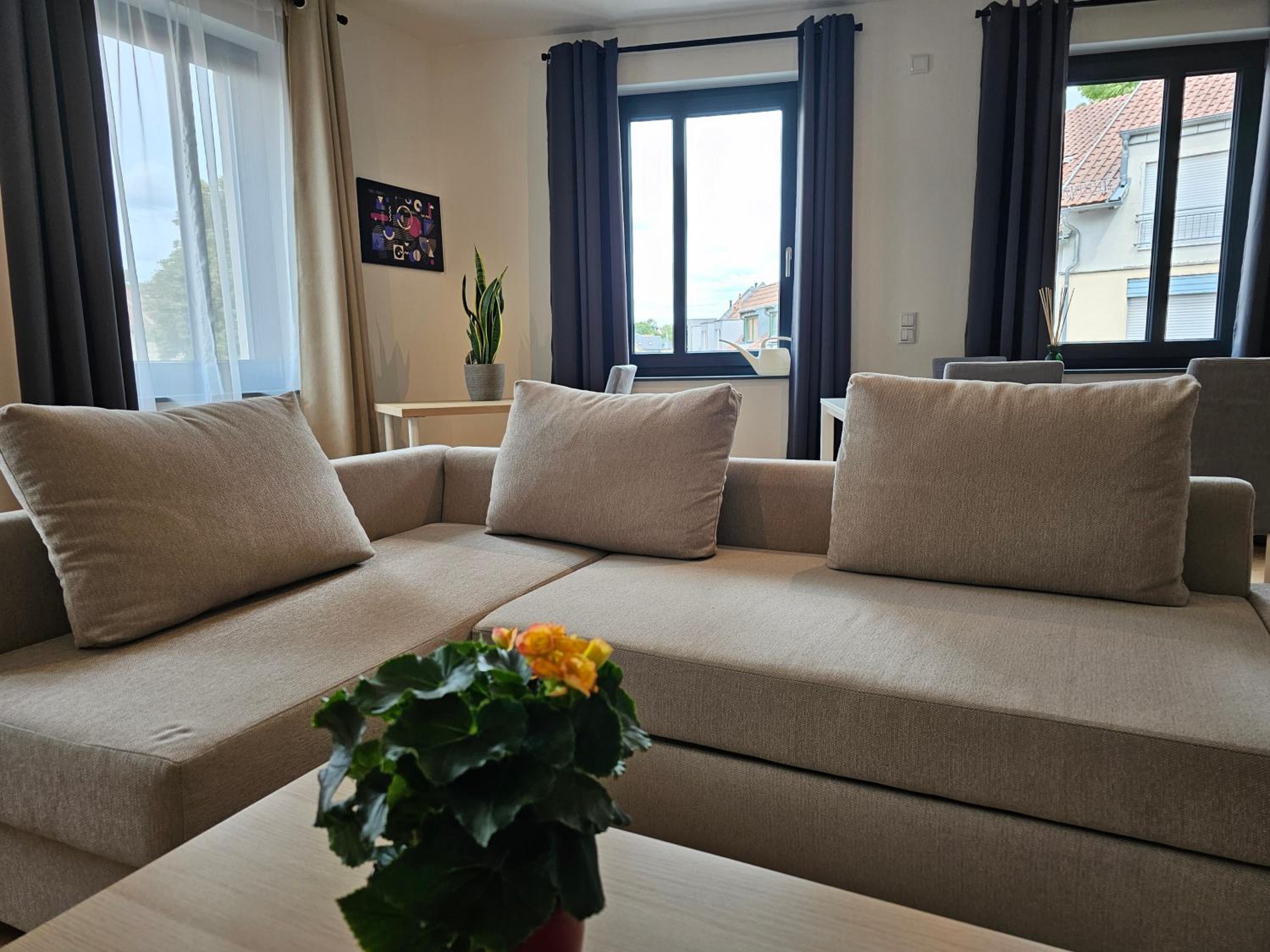 One-Bedroom Apartment photo 1