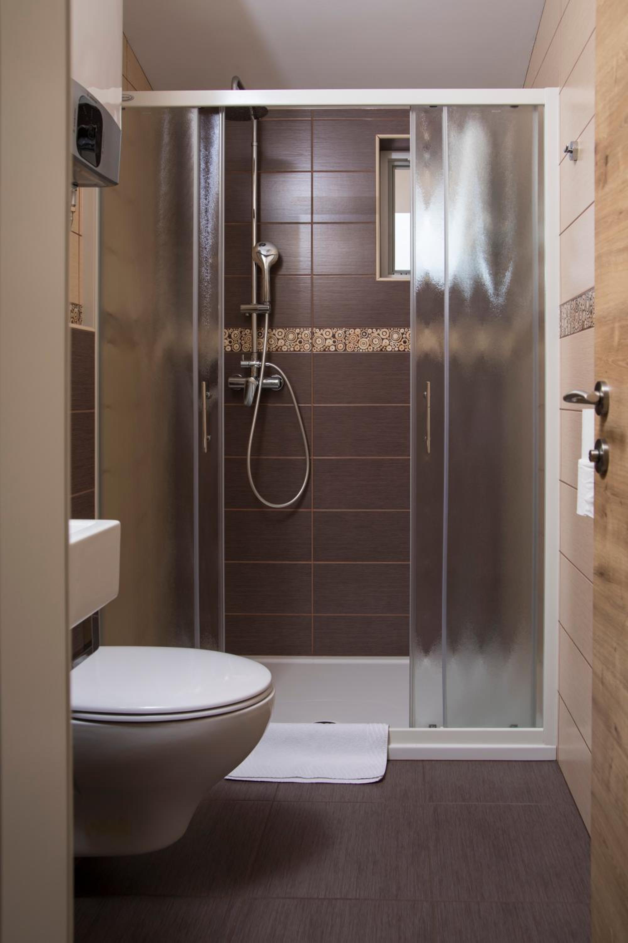 Budget Double or Twin Room - Photo 6