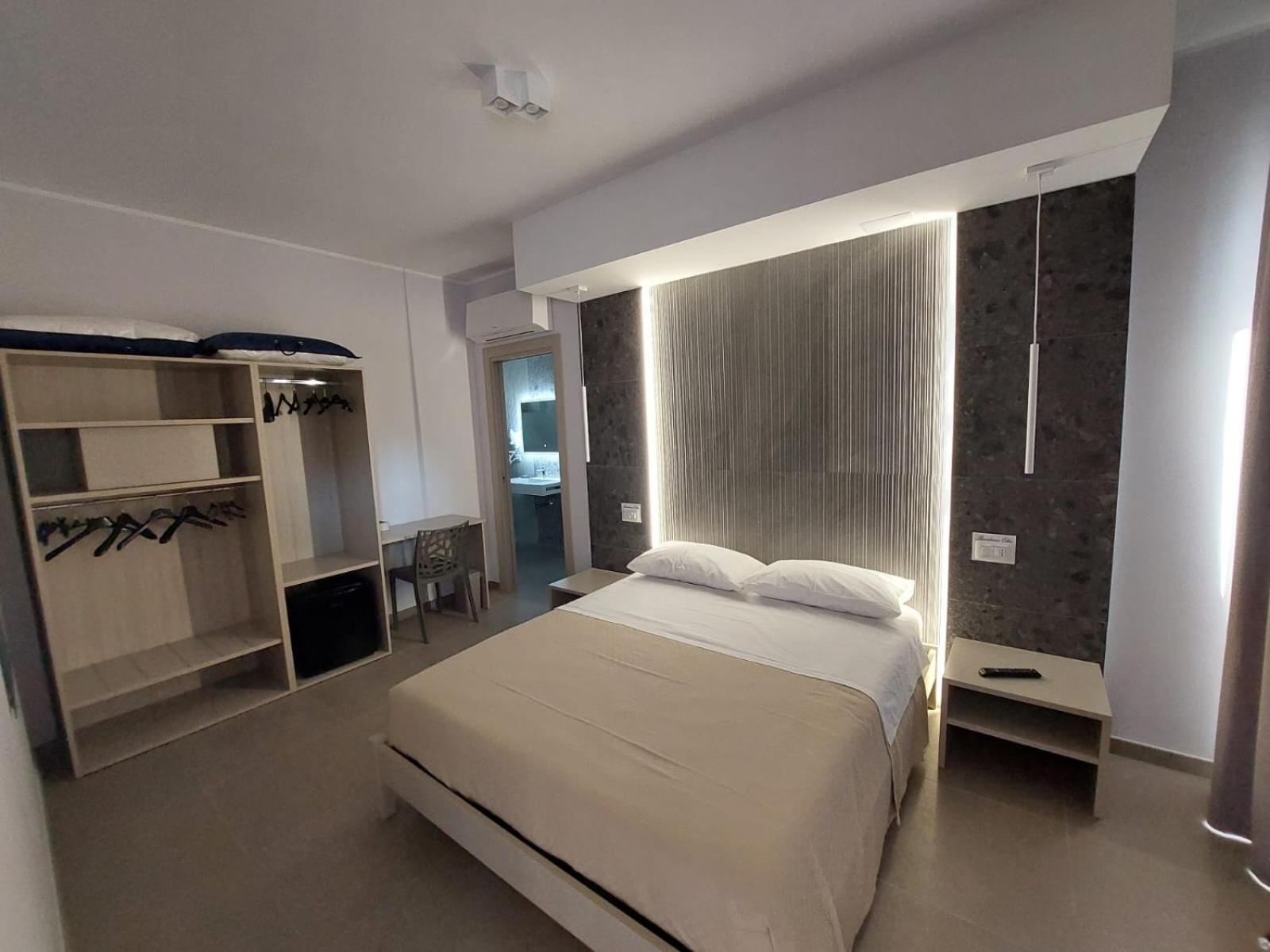 Double Room with Private Bathroom photo 1