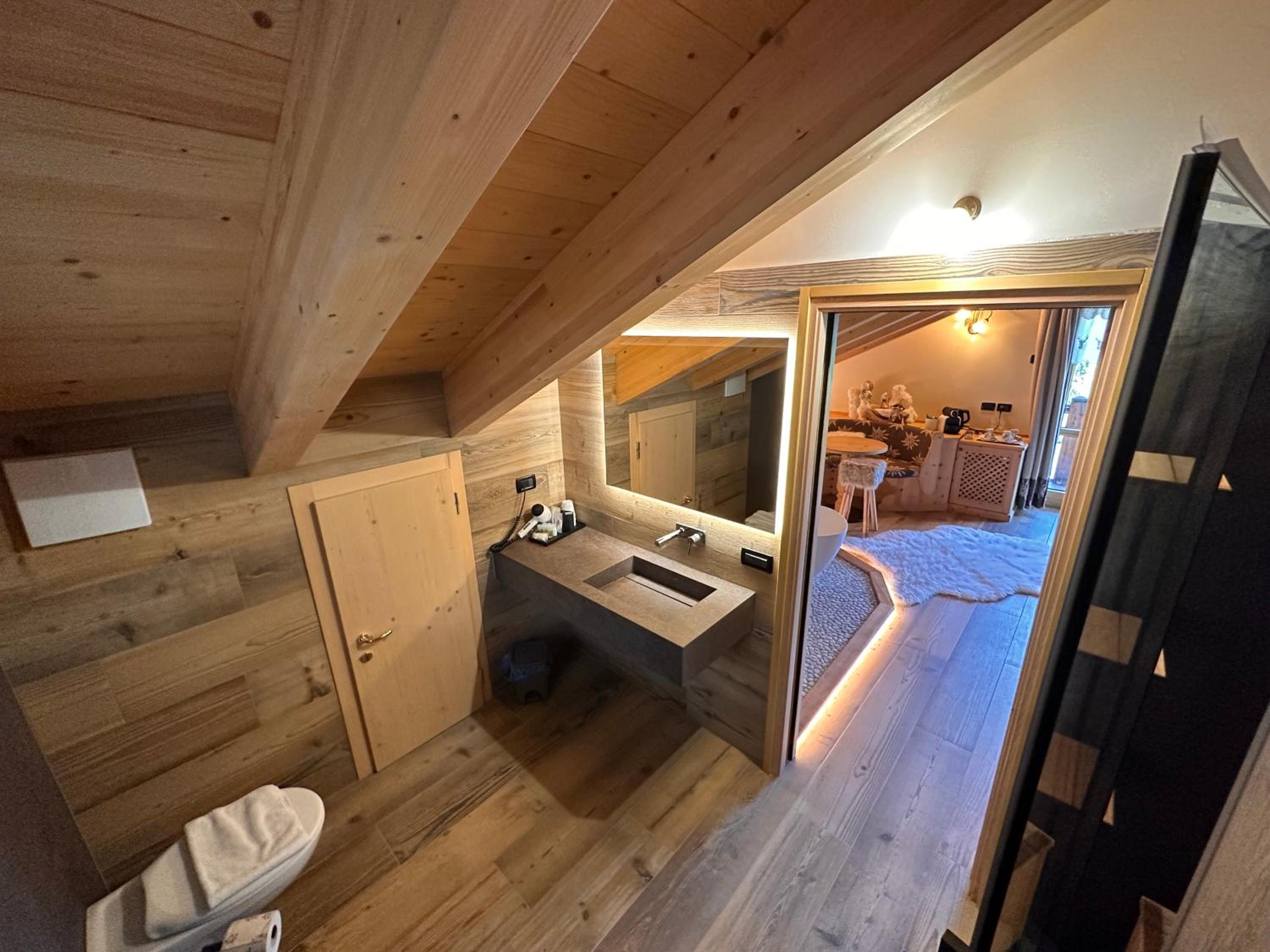 Deluxe Suite photo 3