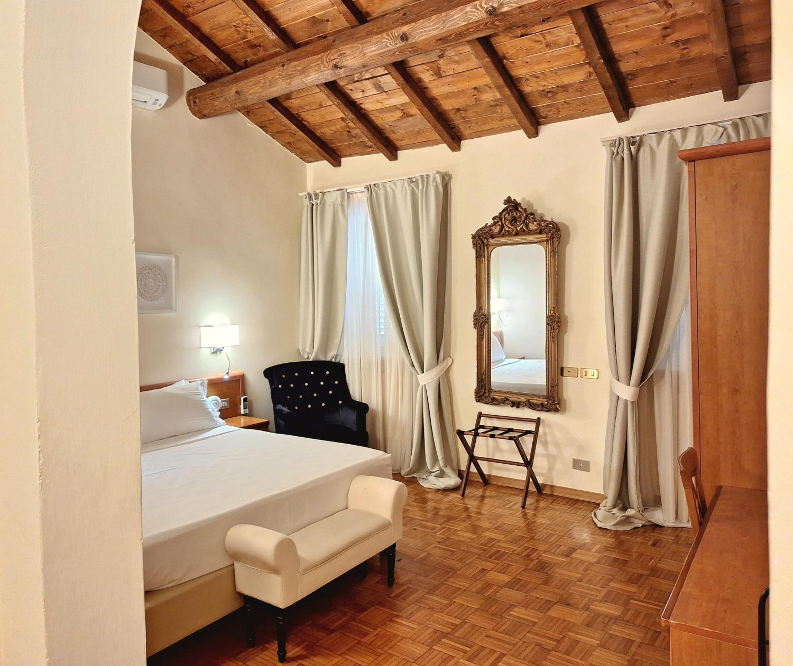 Deluxe Double Room - Photo 1