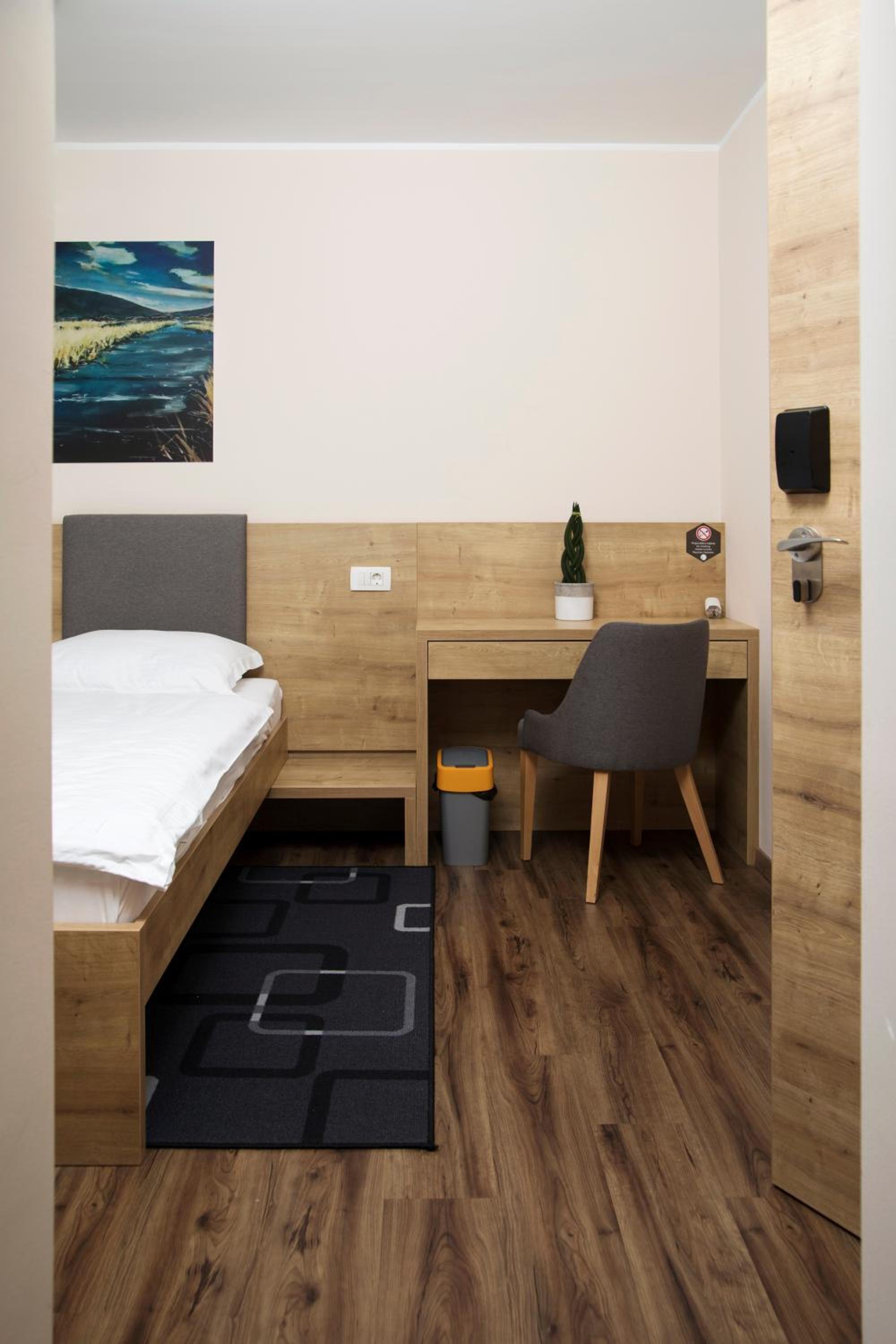 Budget Double or Twin Room - Photo 8