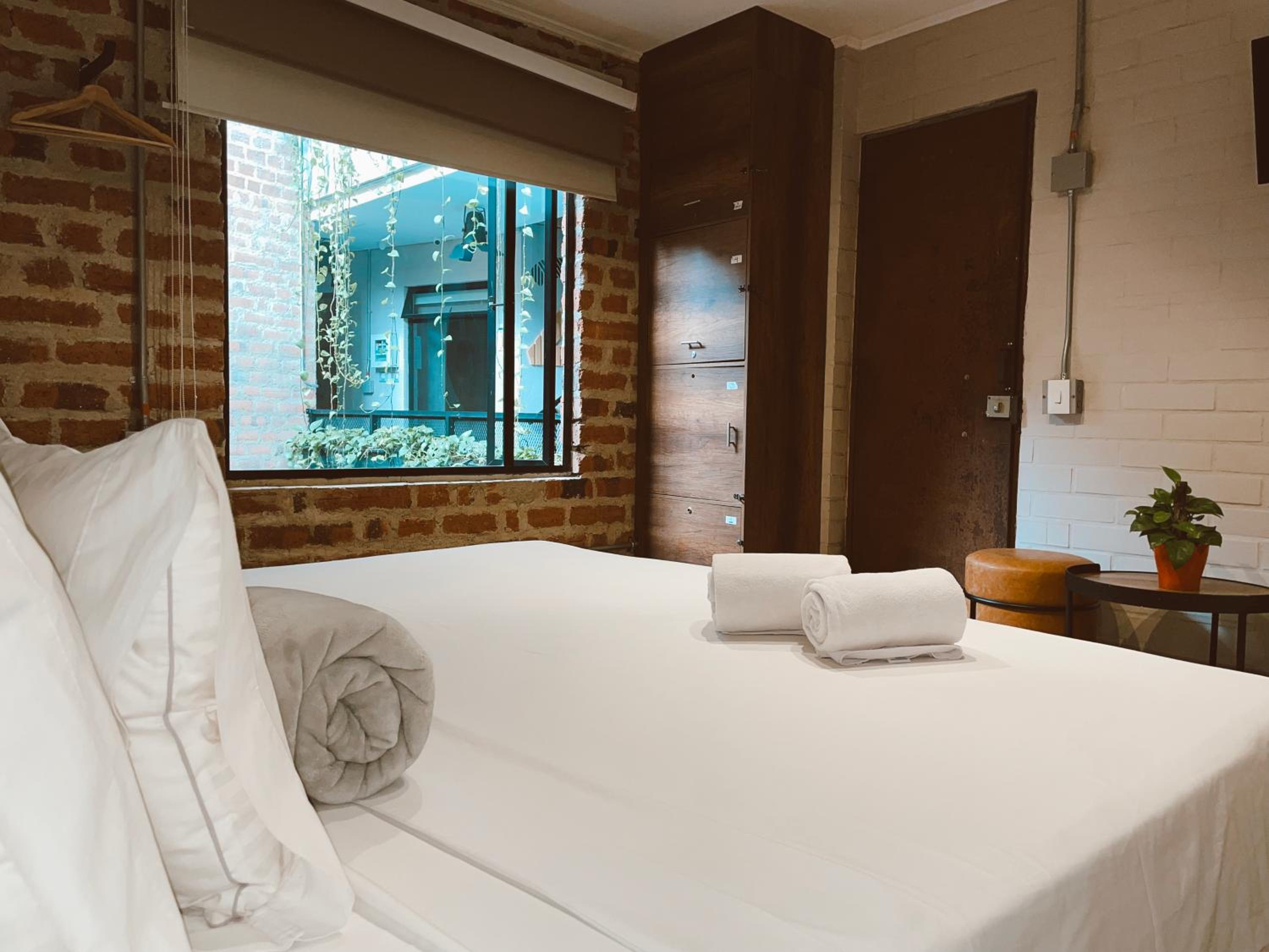Large Double Room with Private External Bathroom photo 2